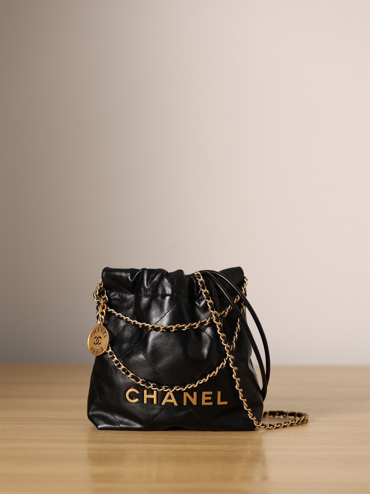 Under a magnifying glass, Shebag replica art of Chanel 22 Mini bag  (2023 Week 48)-Best Quality Fake Louis Vuitton Bag Online Store, Replica designer bag ru