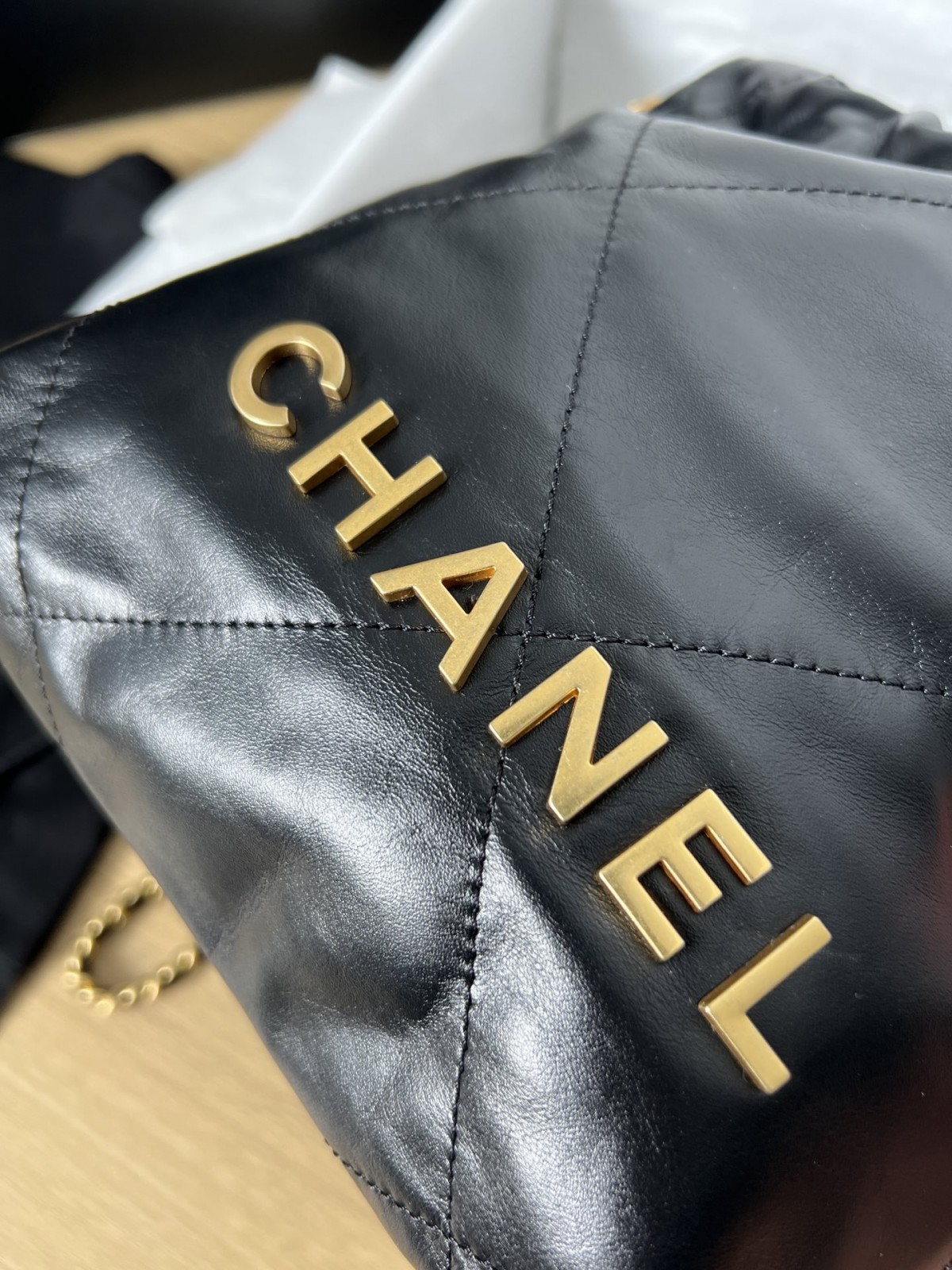 Under a magnifying glass, Shebag replica art of Chanel 22 Mini bag  (2023 Week 48)-최고의 품질 가짜 루이비통 가방 온라인 스토어, 복제 디자이너 가방 ru