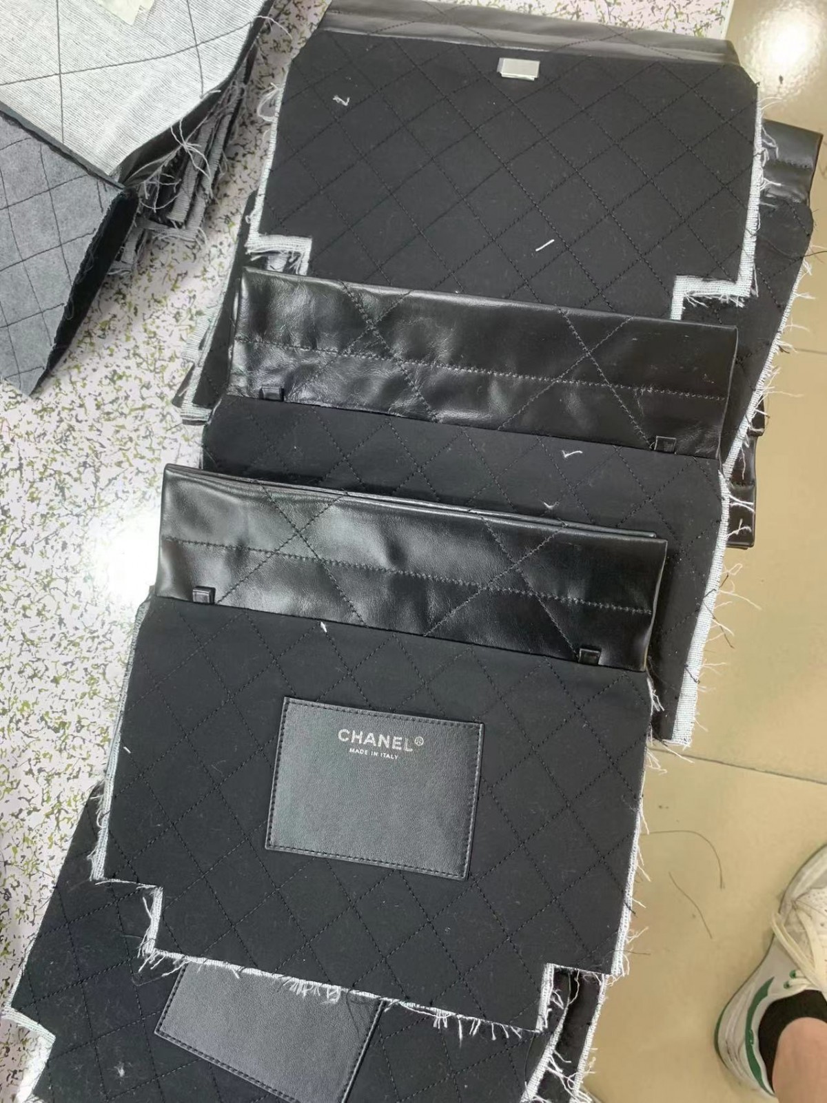 Inside Shebag factory: The replica art of Chanel 22 mini bag（2023 Week 47）-Best Quality Fake Louis Vuitton Bag Online Store, Replica designer bag ru