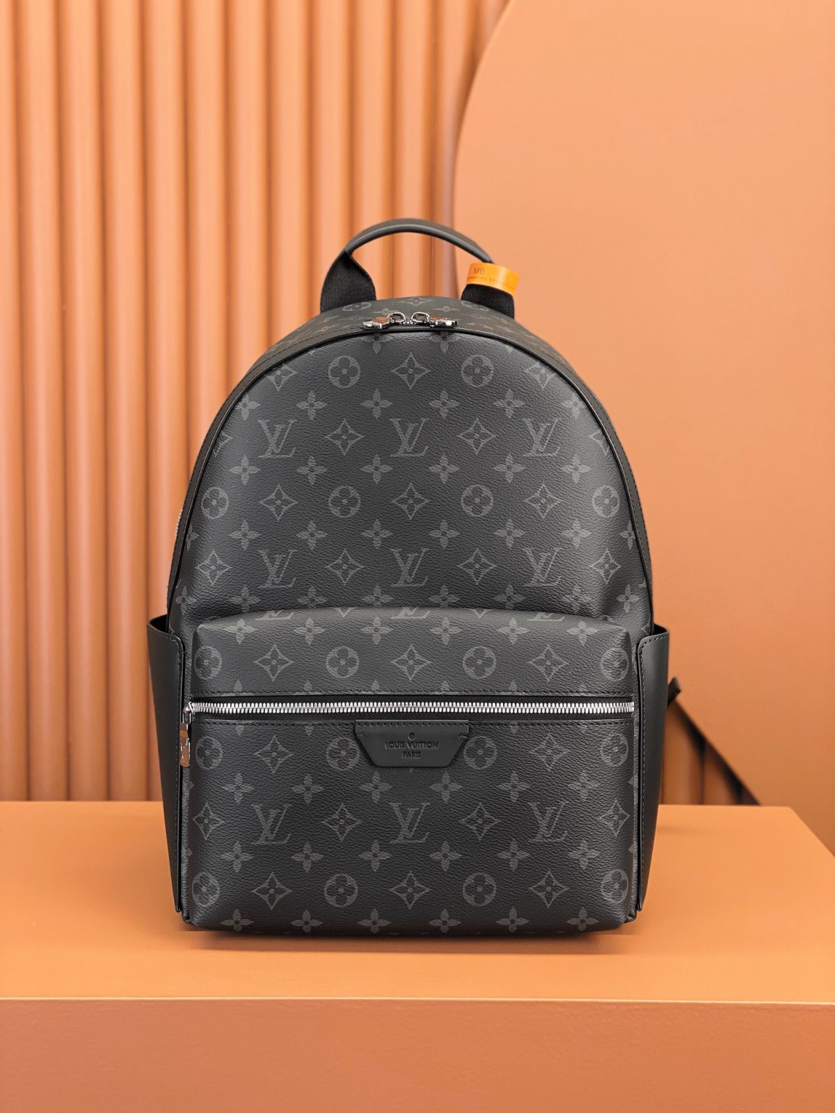 How great quality is an ellebag replica Louis Vuitton Discovery Small Backpack in Monogram Eclipse Black (M22558): 29x38x20 cm？-בעסטער קוואַליטעט שווינדל לוי ווויטטאָן באַג אָנליין קראָם, רעפּליקע דיזיינער זעקל רו