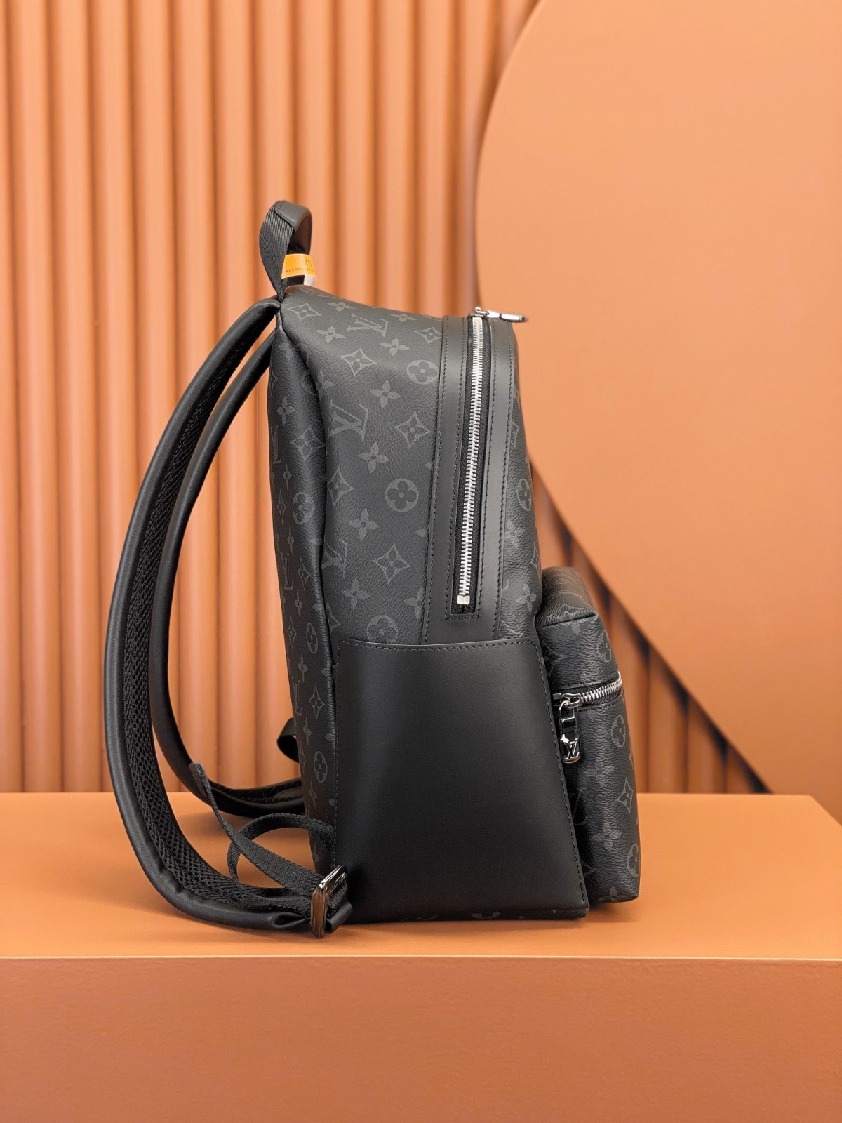 How great quality is an ellebag replica Louis Vuitton Discovery Small Backpack in Monogram Eclipse Black (M22558): 29x38x20 cm？-ఉత్తమ నాణ్యత నకిలీ లూయిస్ విట్టన్ బ్యాగ్ ఆన్‌లైన్ స్టోర్, రెప్లికా డిజైనర్ బ్యాగ్ రు