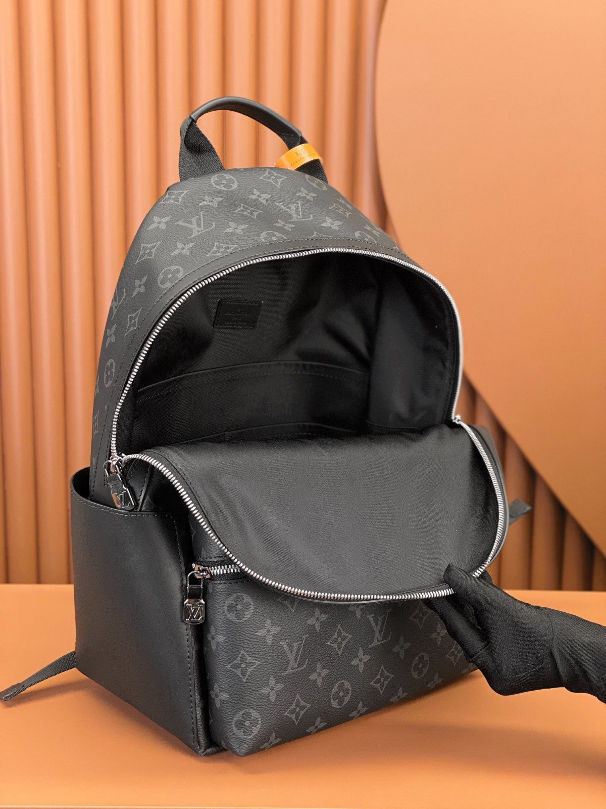 How great quality is an ellebag replica Louis Vuitton Discovery Small Backpack in Monogram Eclipse Black (M22558): 29x38x20 cm？-ហាងអនឡាញកាបូប Louis Vuitton ក្លែងក្លាយដែលមានគុណភាពល្អបំផុត កាបូបអ្នករចនាម៉ូដចម្លង ru