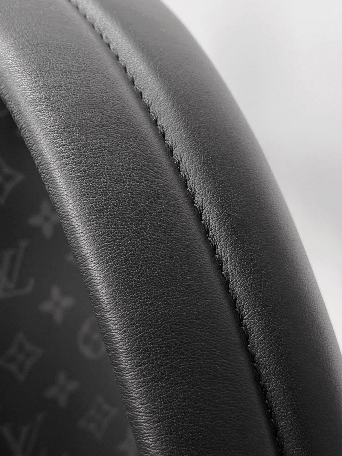 How great quality is an ellebag replica Louis Vuitton Discovery Small Backpack in Monogram Eclipse Black (M22558): 29x38x20 cm？-Paras laatu väärennetty Louis Vuitton laukku verkkokauppa, replika suunnittelija laukku ru