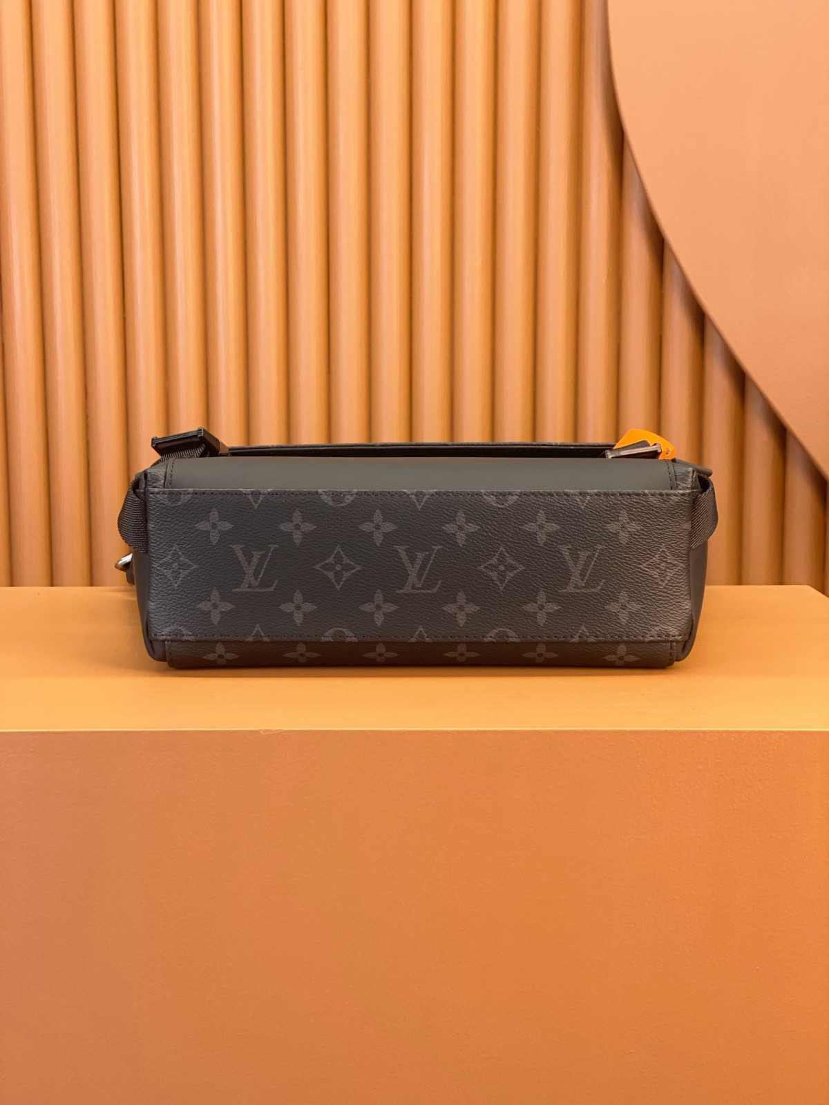 Ellebag Replica Masterpiece: Louis Vuitton Discovery Messenger PM Voyager in Monogram Eclipse Black (M40511)-Botiga en línia de bosses falses de Louis Vuitton de millor qualitat, rèplica de bosses de disseny ru