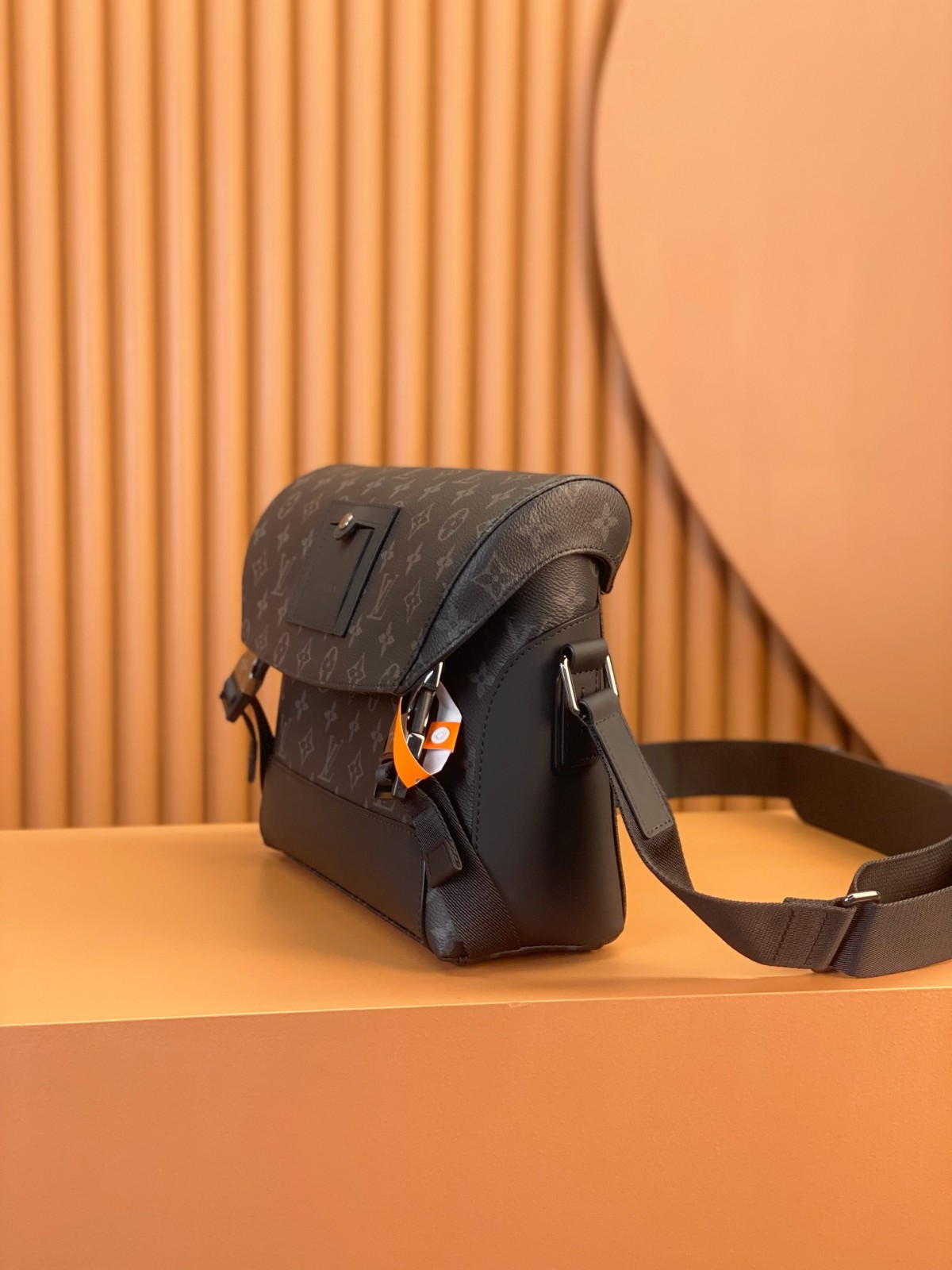 Ellebag Replica Masterpiece: Louis Vuitton Discovery Messenger PM Voyager in Monogram Eclipse Black (M40511)-Magazin online de geanți Louis Vuitton fals de cea mai bună calitate, geantă de designer replica ru