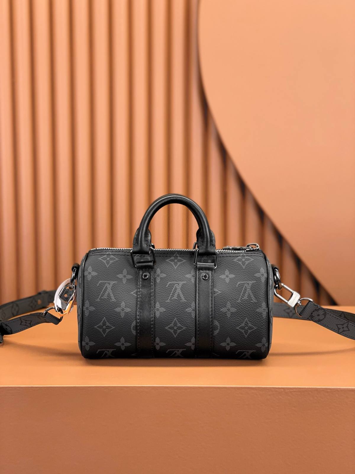 Ellebag Replica of Louis Vuitton Keepall XS Handbag (M45947): Exclusively for Women, in Black Monogram Eclipse-Dyqani në internet i çantave të rreme Louis Vuitton me cilësi më të mirë, çanta modeli kopje ru