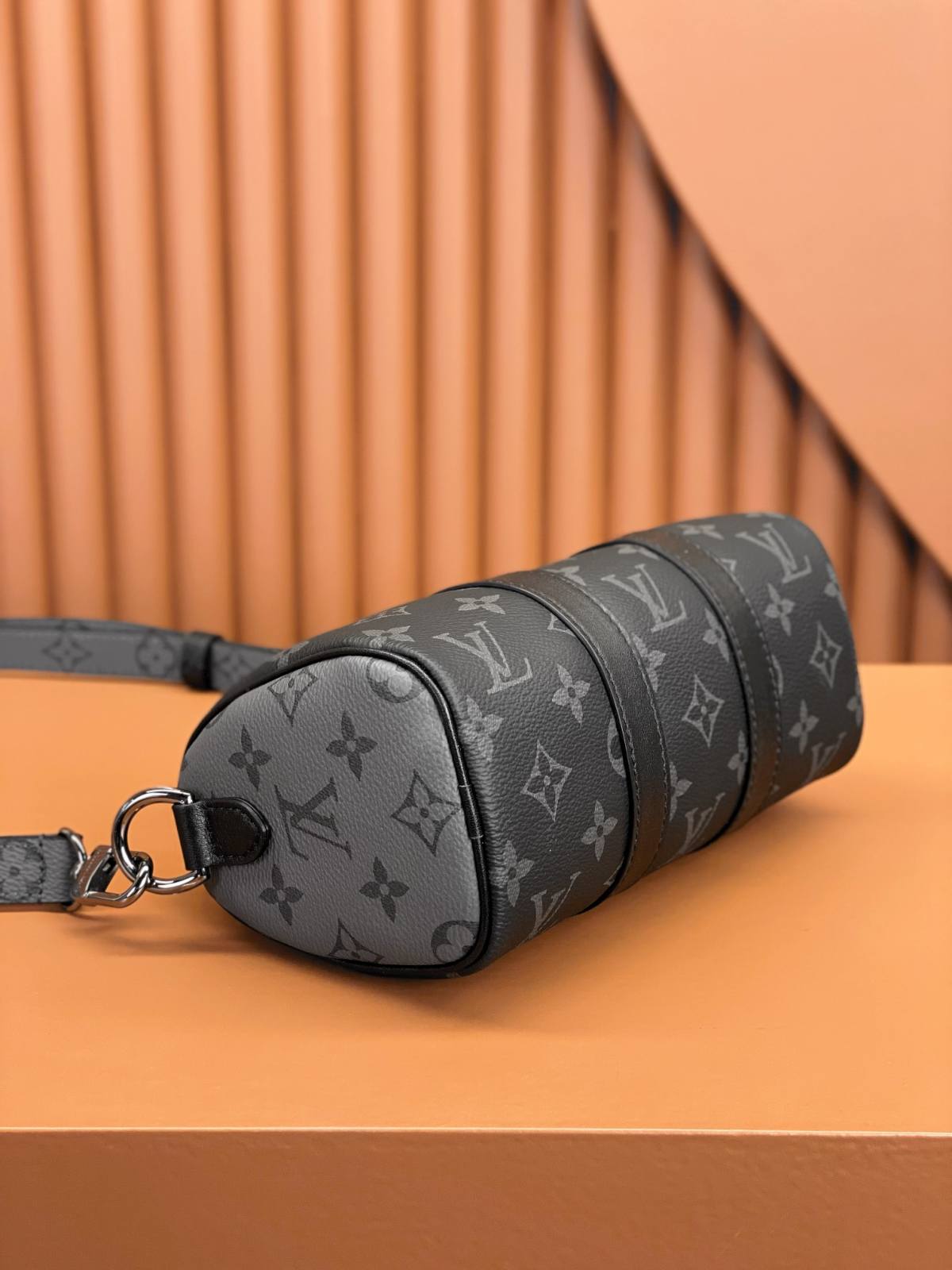 Ellebag Replica of Louis Vuitton Keepall XS Handbag (M45947): Exclusively for Women, in Black Monogram Eclipse-Dyqani në internet i çantave të rreme Louis Vuitton me cilësi më të mirë, çanta modeli kopje ru