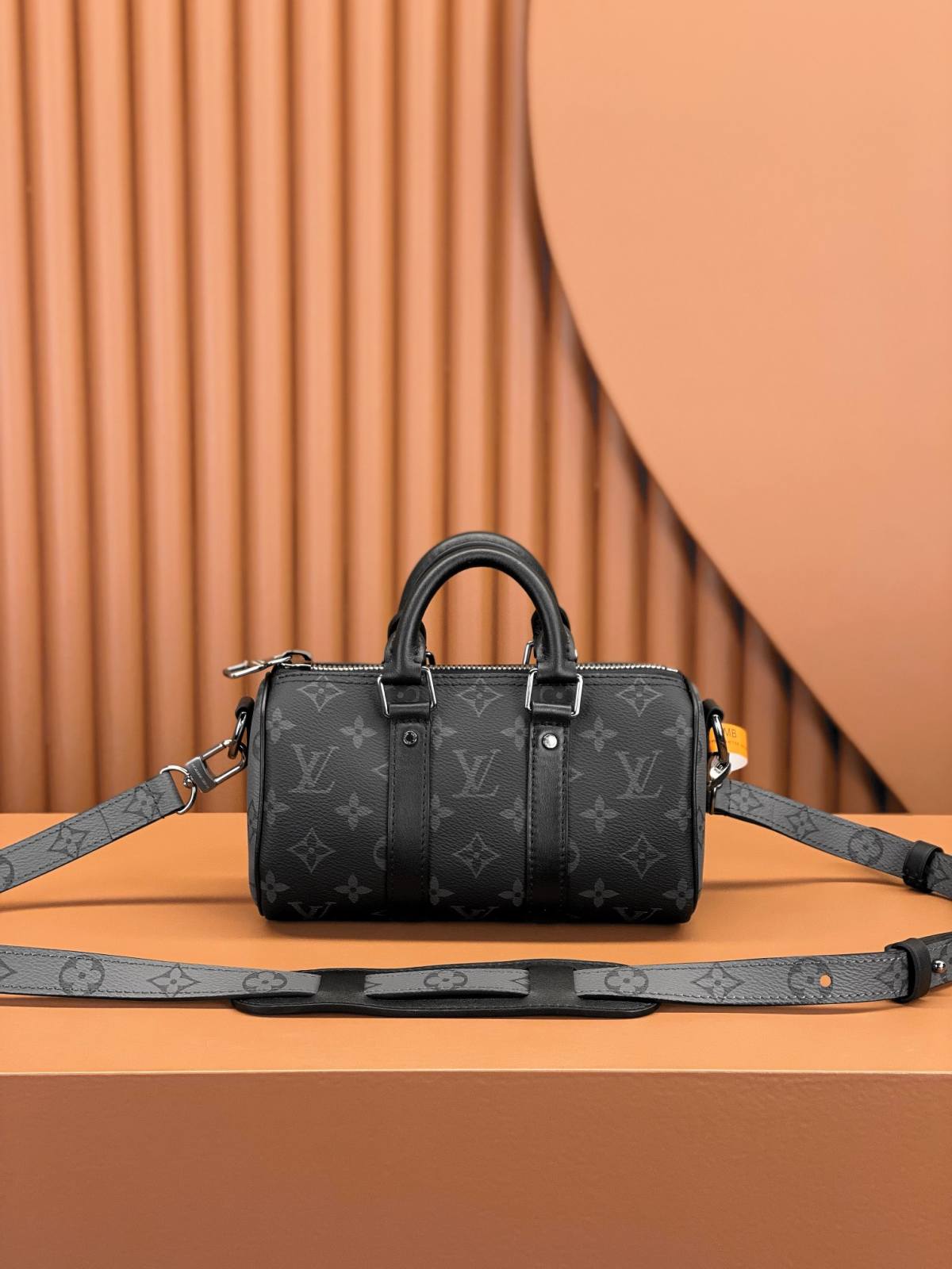 Ellebag Replica of Louis Vuitton Keepall XS Handbag (M45947): Exclusively for Women, in Black Monogram Eclipse-Dyqani në internet i çantave të rreme Louis Vuitton me cilësi më të mirë, çanta modeli kopje ru