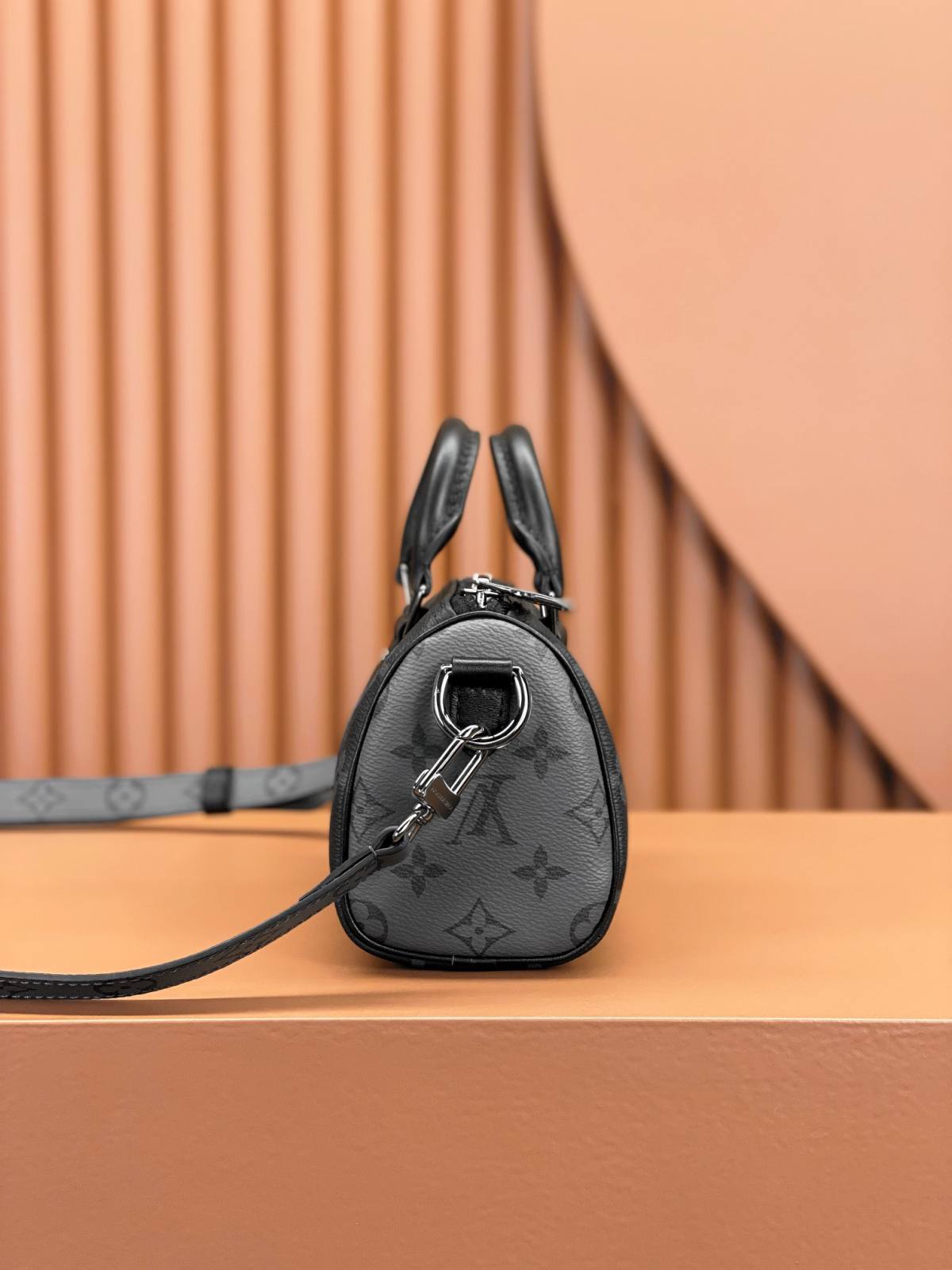 Ellebag Replica of Louis Vuitton Keepall XS Handbag (M45947): Exclusively for Women, in Black Monogram Eclipse-Botiga en línia de bosses falses de Louis Vuitton de millor qualitat, rèplica de bosses de disseny ru