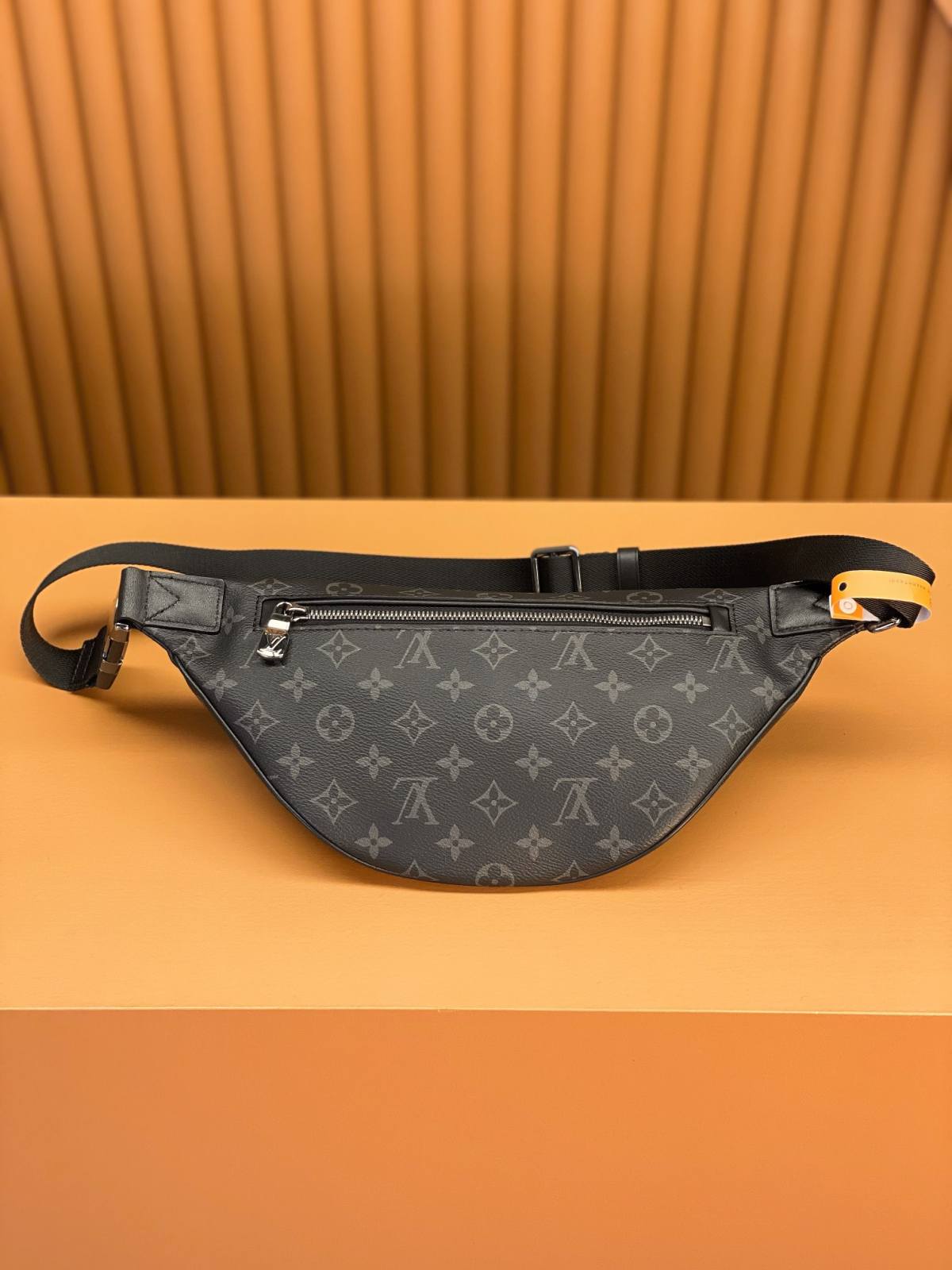 Ellebag’s Exquisite Replica Craftsmanship: The Louis Vuitton DISCOVERY Small Waist Bag (M46035) in Monogram Eclipse Black-Molemo ka ho Fetisisa Lebenkele la Lebenkele la Marang-rang la Fake Louis Vuitton, Replica designer bag ru