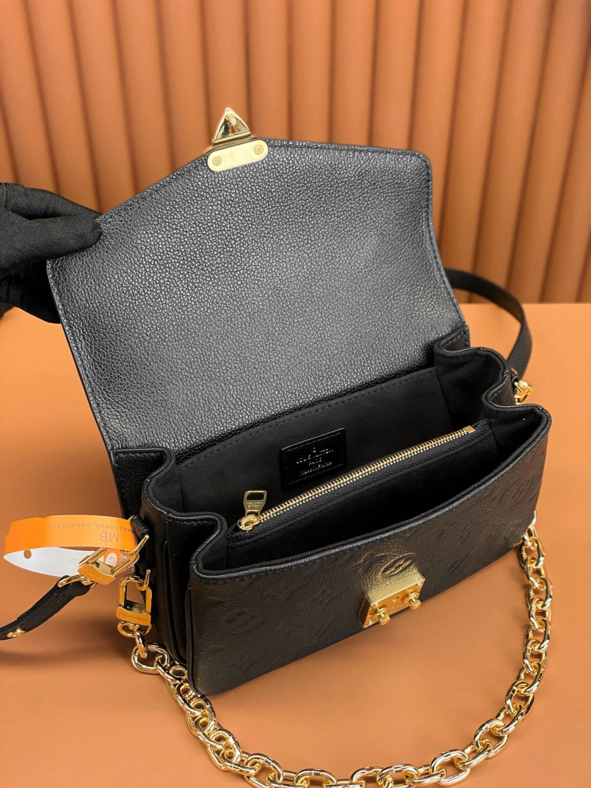 Ellebag’s Replica Artistry Showcased in the Louis Vuitton POCHETTE MÉTIS Metis EAST WEST Handbag (M46595) – Black-Tulaga sili ona lelei Fake Louis Vuitton Bag Faleoloa i luga ole laiga, Replica designer bag ru