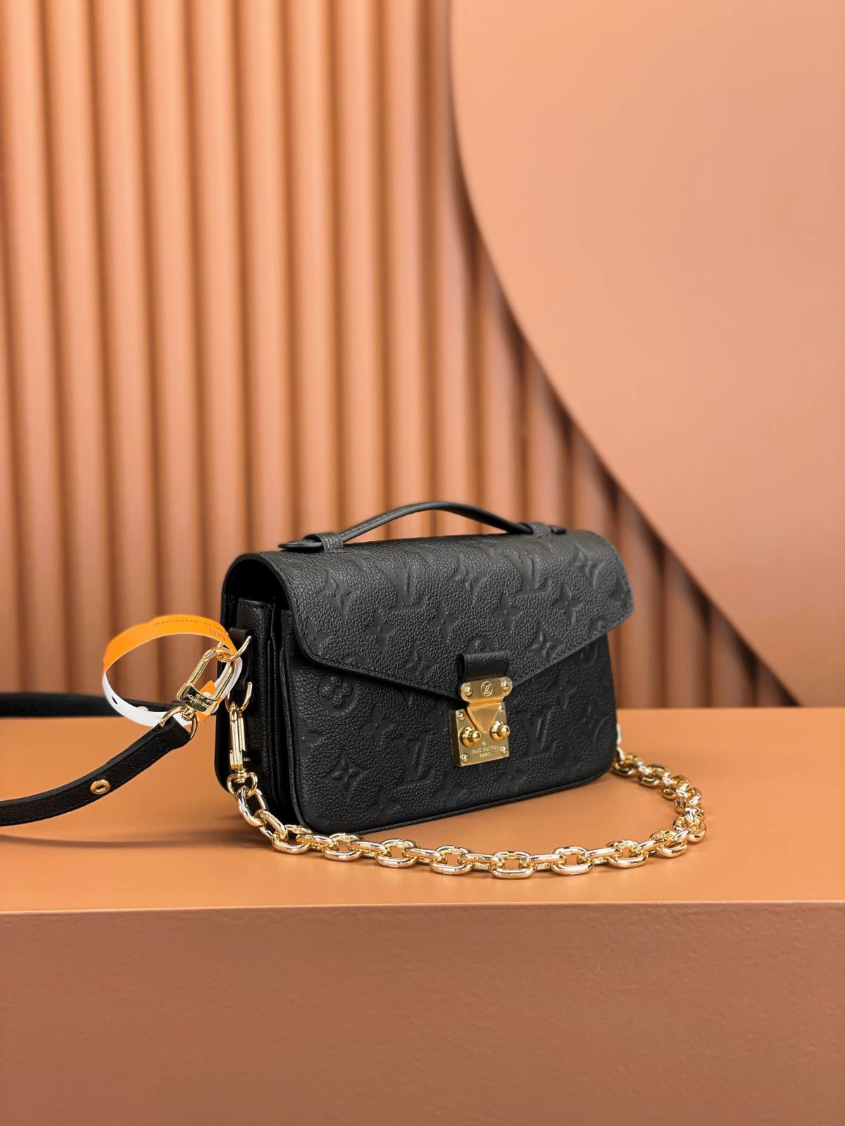 Ellebag’s Replica Artistry Showcased in the Louis Vuitton POCHETTE MÉTIS Metis EAST WEST Handbag (M46595) – Black-Yakanakisa Hunhu Fake Louis Vuitton Bag Online Store, Replica dhizaini bag ru