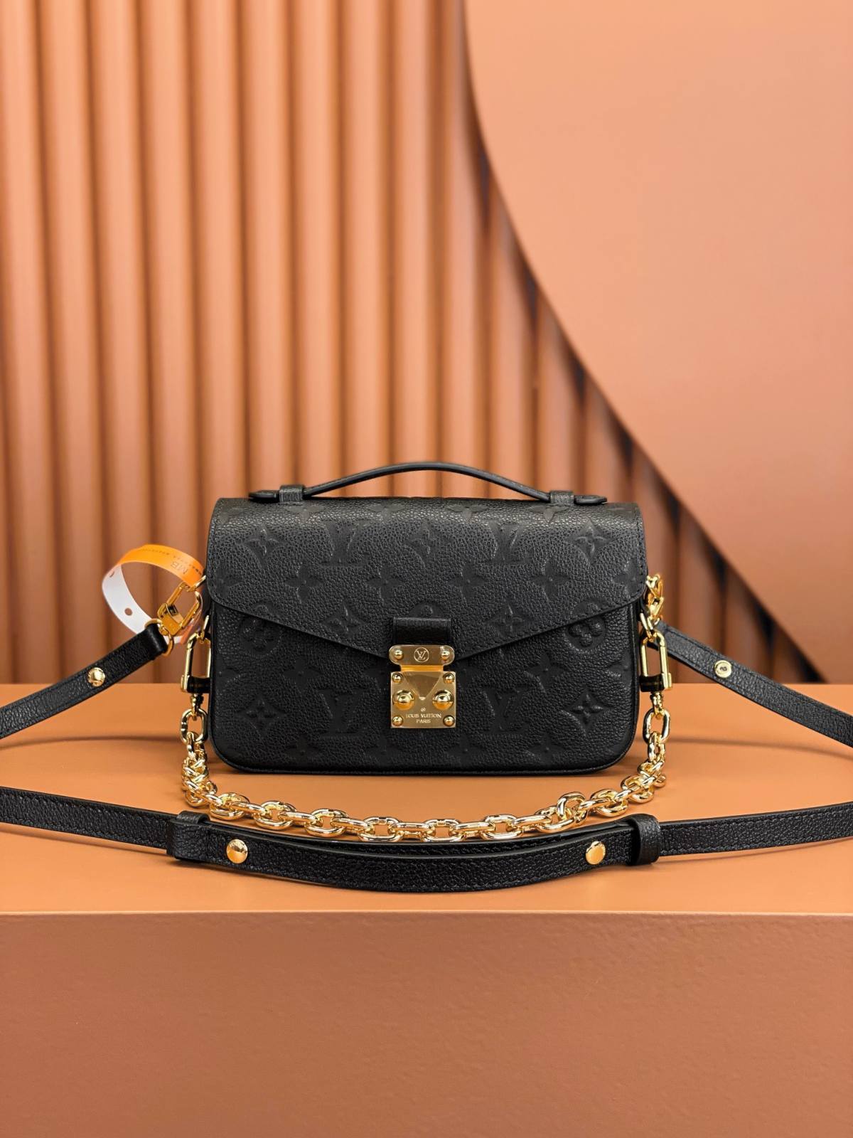 Ellebag’s Replica Artistry Showcased in the Louis Vuitton POCHETTE MÉTIS Metis EAST WEST Handbag (M46595) – Black-Meilleure qualité de faux sac Louis Vuitton en ligne, réplique de sac de créateur ru