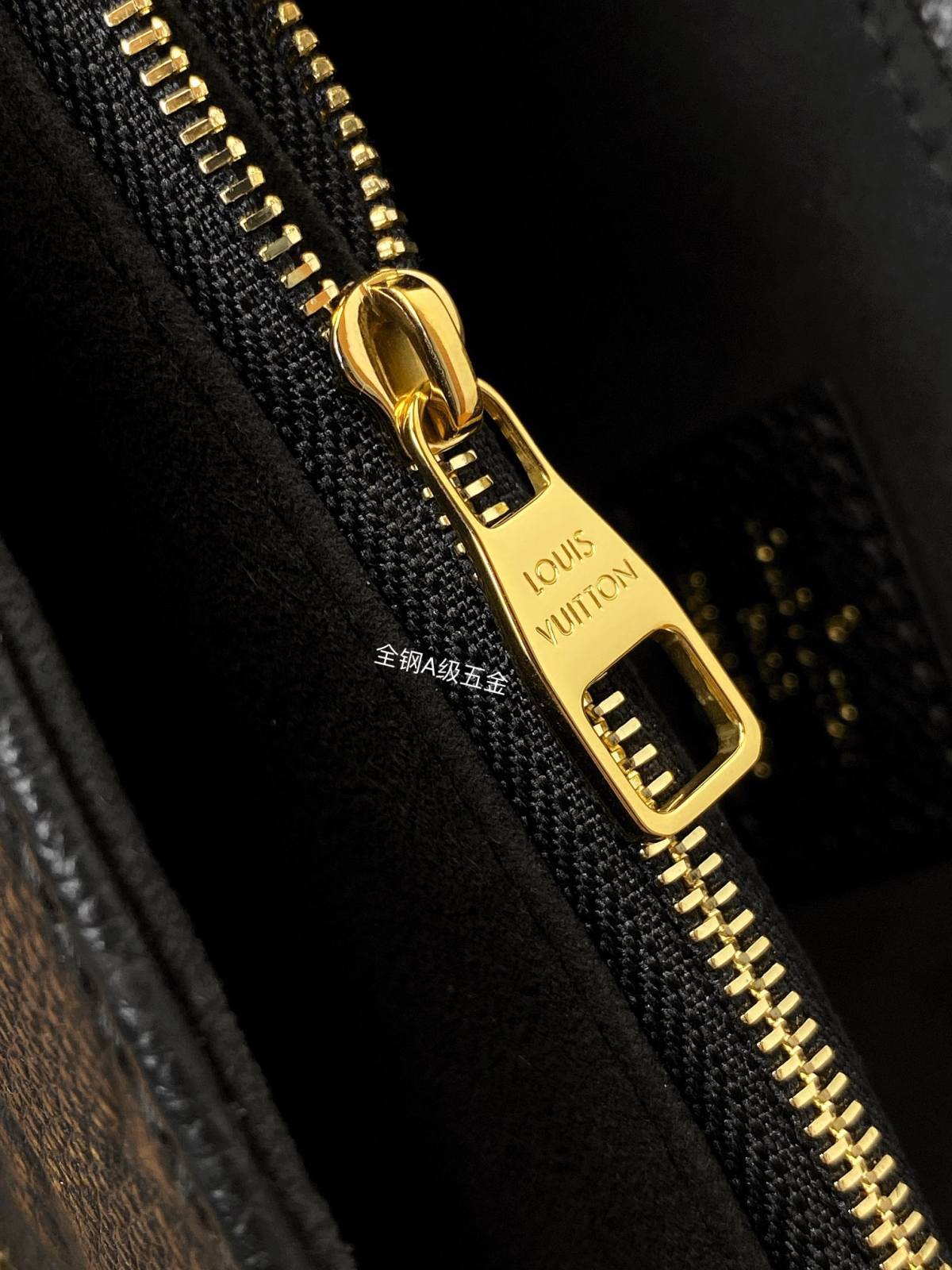 Ellebag’s Replica Artistry Showcased in the Louis Vuitton POCHETTE MÉTIS Metis EAST WEST Handbag (M46595) – Black-Zoo Zoo Fake Louis Vuitton Hnab Online Khw, Replica designer hnab ru