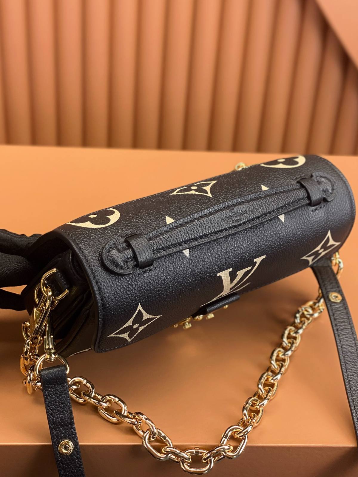 Ellebag’s Replica Perfection: Louis Vuitton POCHETTE MÉTIS Metis EAST WEST Handbag (M46596) in Black Monogram Empreinte Leather-Zoo Zoo Fake Louis Vuitton Hnab Online Khw, Replica designer hnab ru