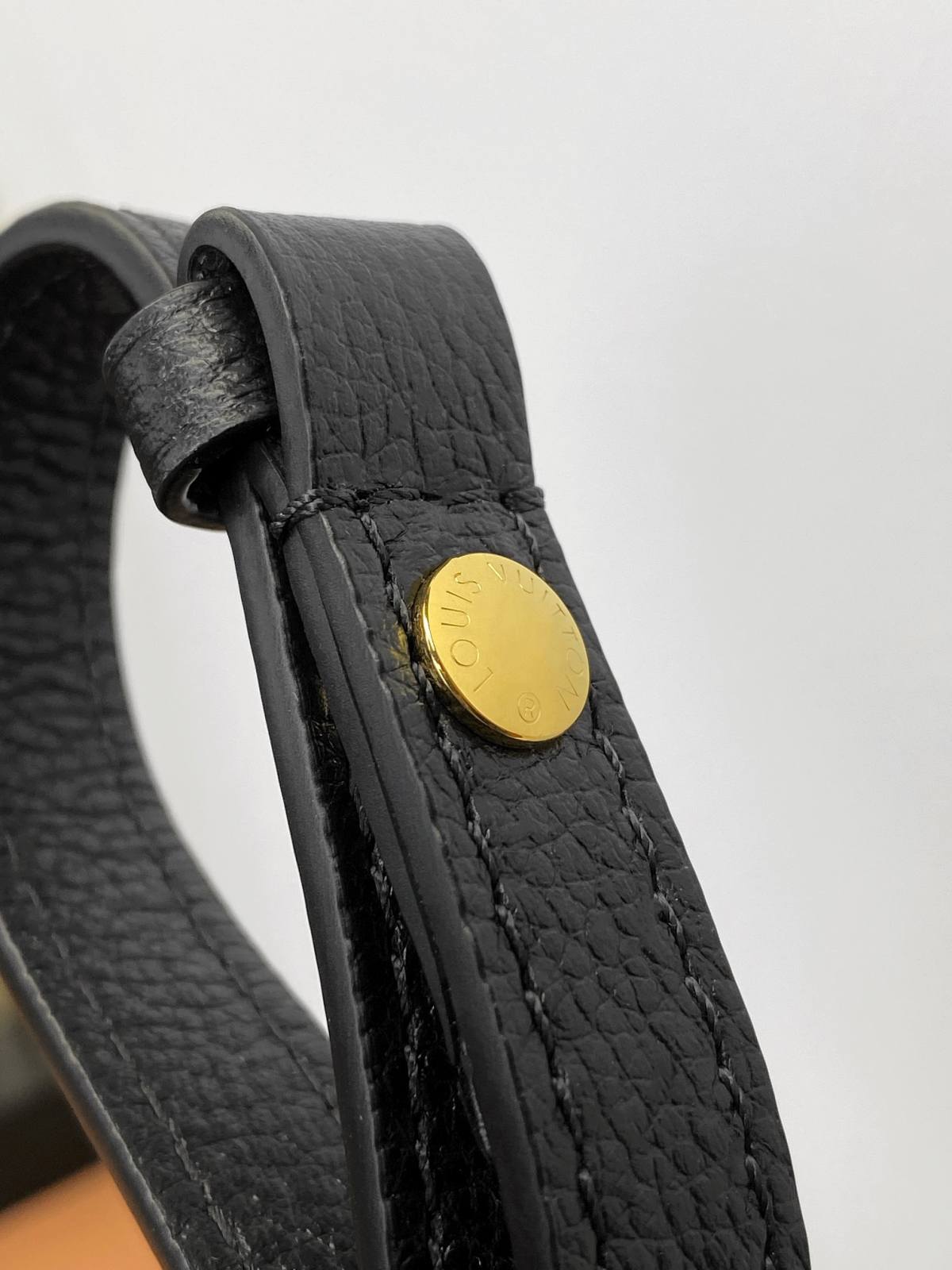 Ellebag’s Replica Perfection: Louis Vuitton POCHETTE MÉTIS Metis EAST WEST Handbag (M46596) in Black Monogram Empreinte Leather-Best Quality Fake Louis Vuitton Bag Nettbutikk, Replica designer bag ru