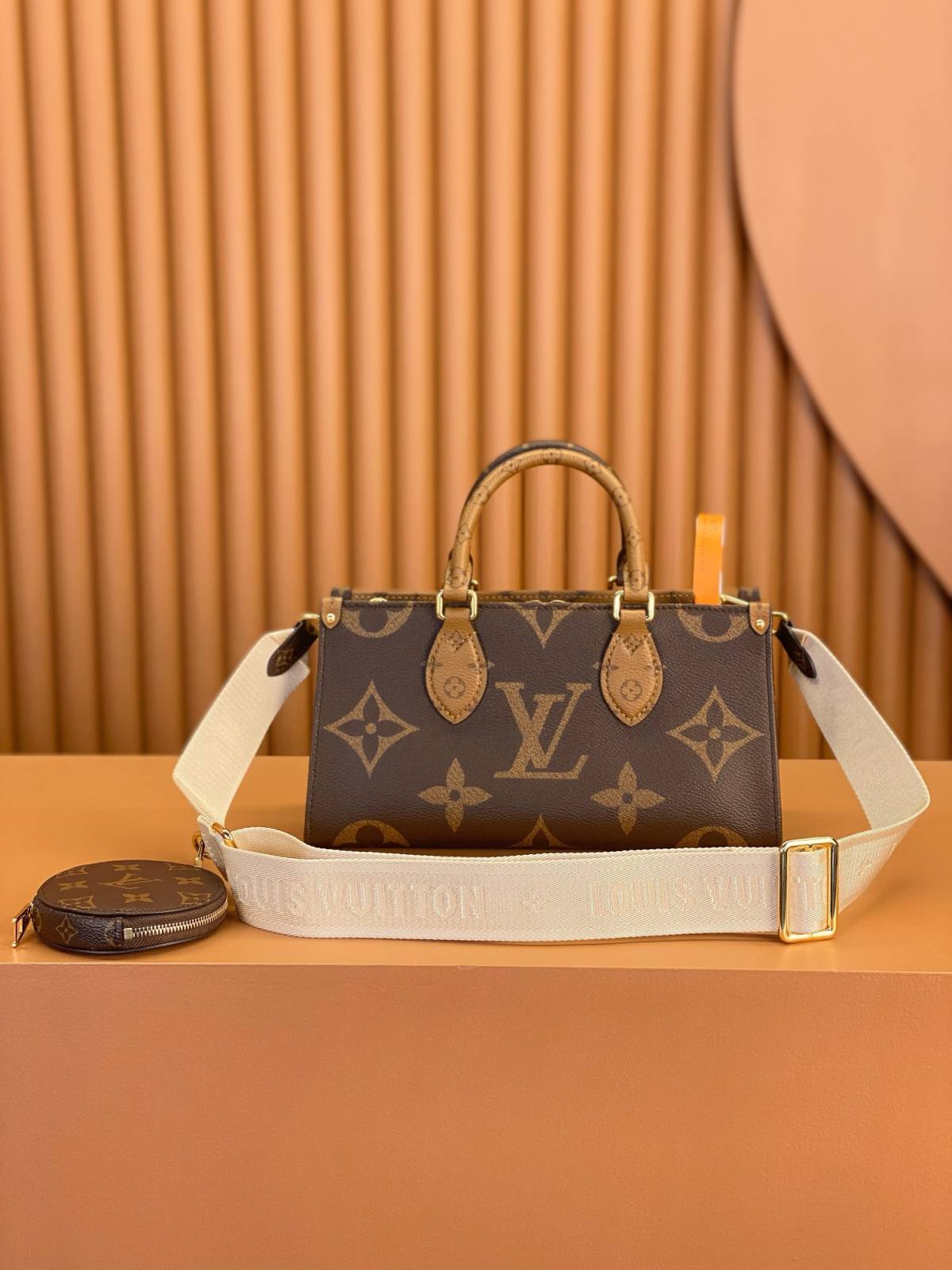 Ellebag’s Replica Mastery: Louis Vuitton ONTHEGO EAST WEST Tote Bag (M46653)-最好的質量假路易威登包網上商店，複製設計師包 ru