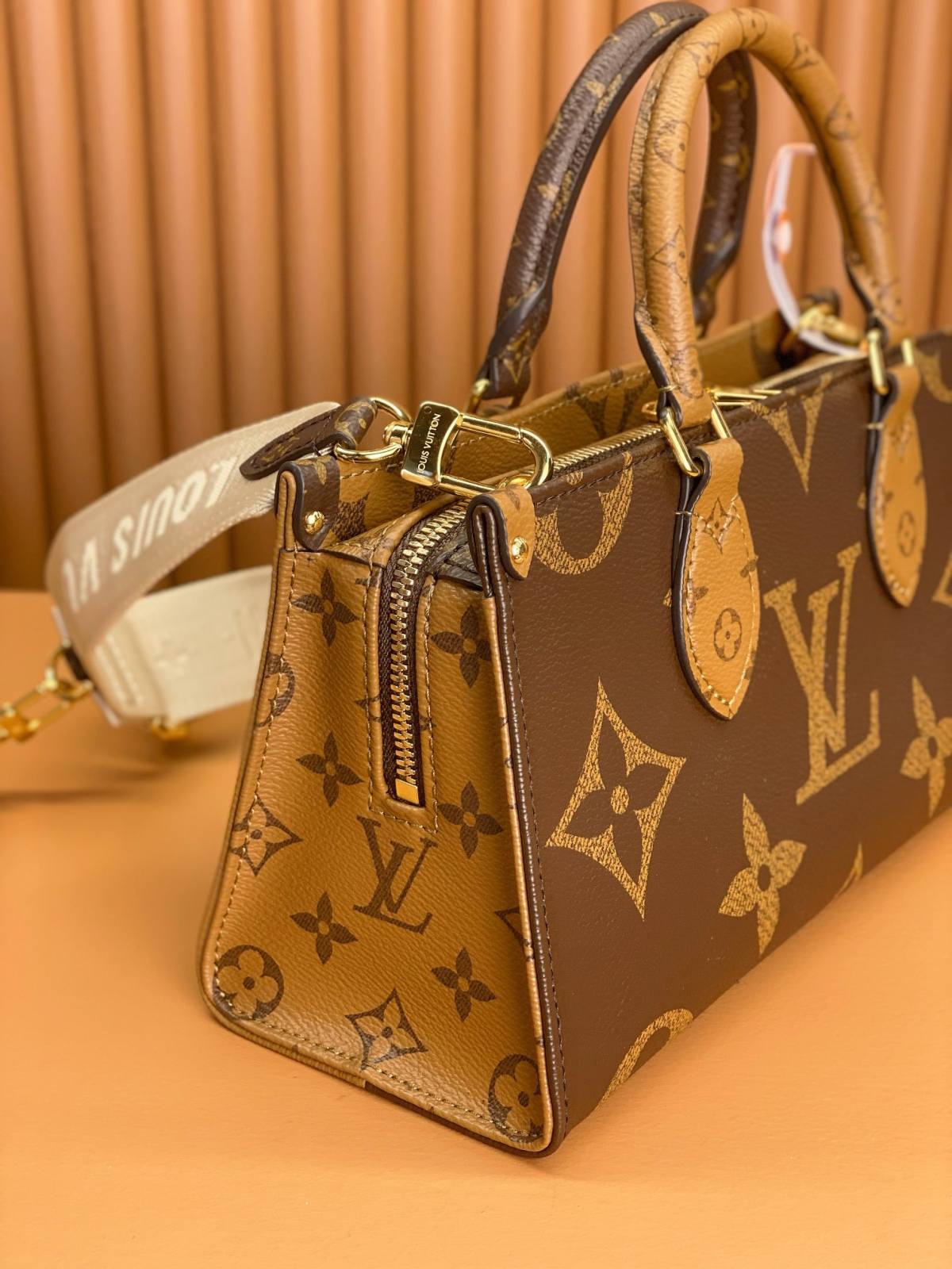 Ellebag’s Replica Mastery: Louis Vuitton ONTHEGO EAST WEST Tote Bag (M46653)-最好的質量假路易威登包網上商店，複製設計師包 ru