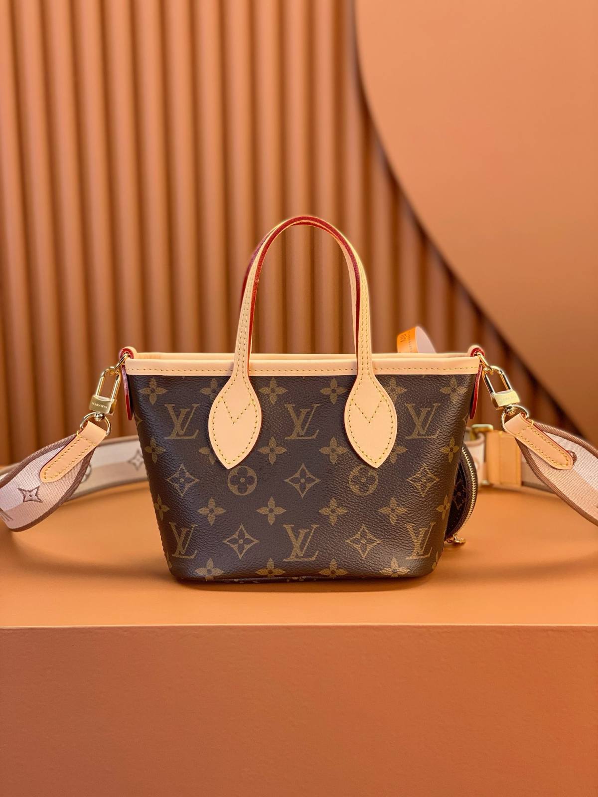 Ellebag’s Replica Artistry: Louis Vuitton Neverfull BB New Handbag (M46705)-Labākās kvalitātes viltotās Louis Vuitton somas tiešsaistes veikals, dizaineru somas kopija ru