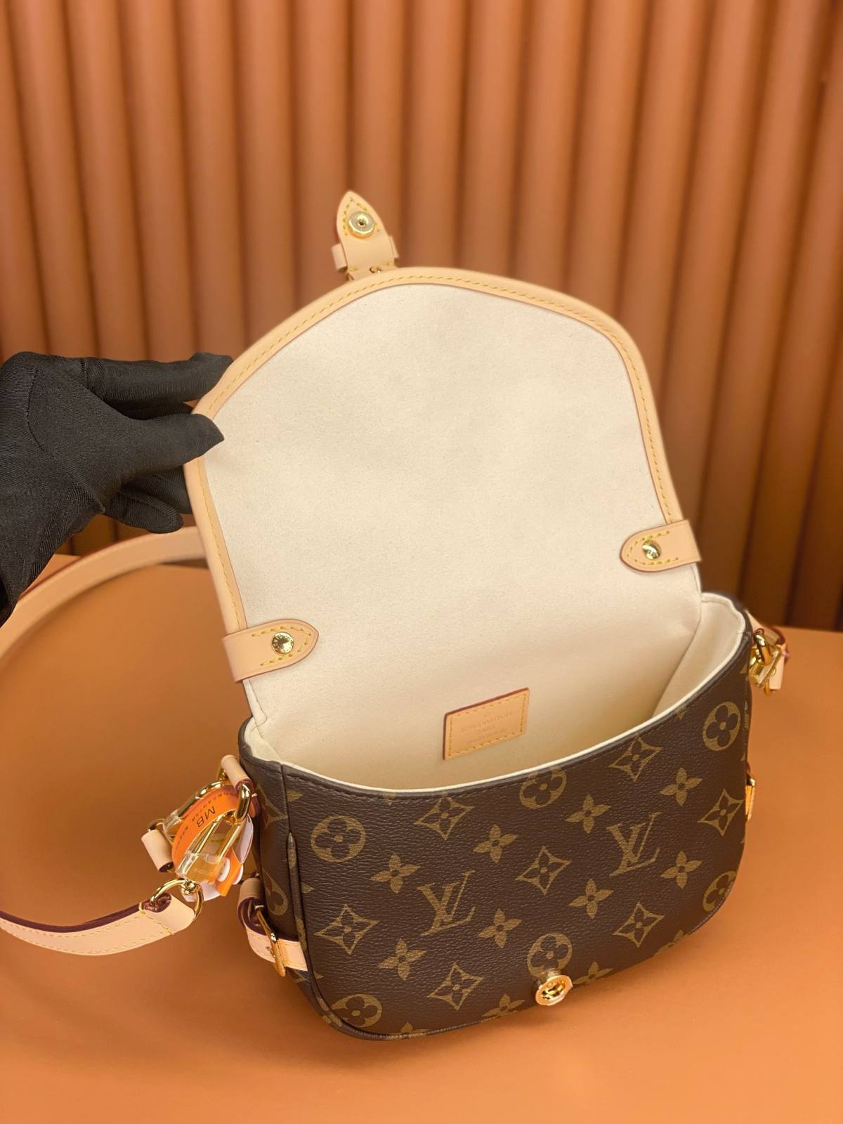 Ellebag’s Replica Mastery: Louis Vuitton Saumur BB Handbag (M46740) – Monogram Canvas-En İyi Kalite Sahte Louis Vuitton Çanta Online Mağazası, Çoğaltma tasarımcı çanta ru