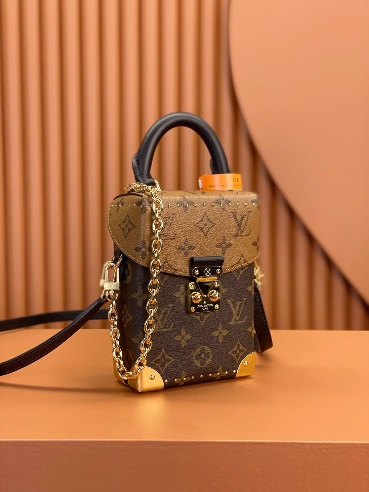 Ellebag’s Replica Artistry: Louis Vuitton CAMERA BOX Handbag (M82465) – Monogram and Monogram Reverse Canvas-Paras laatu väärennetty Louis Vuitton laukku verkkokauppa, replika suunnittelija laukku ru