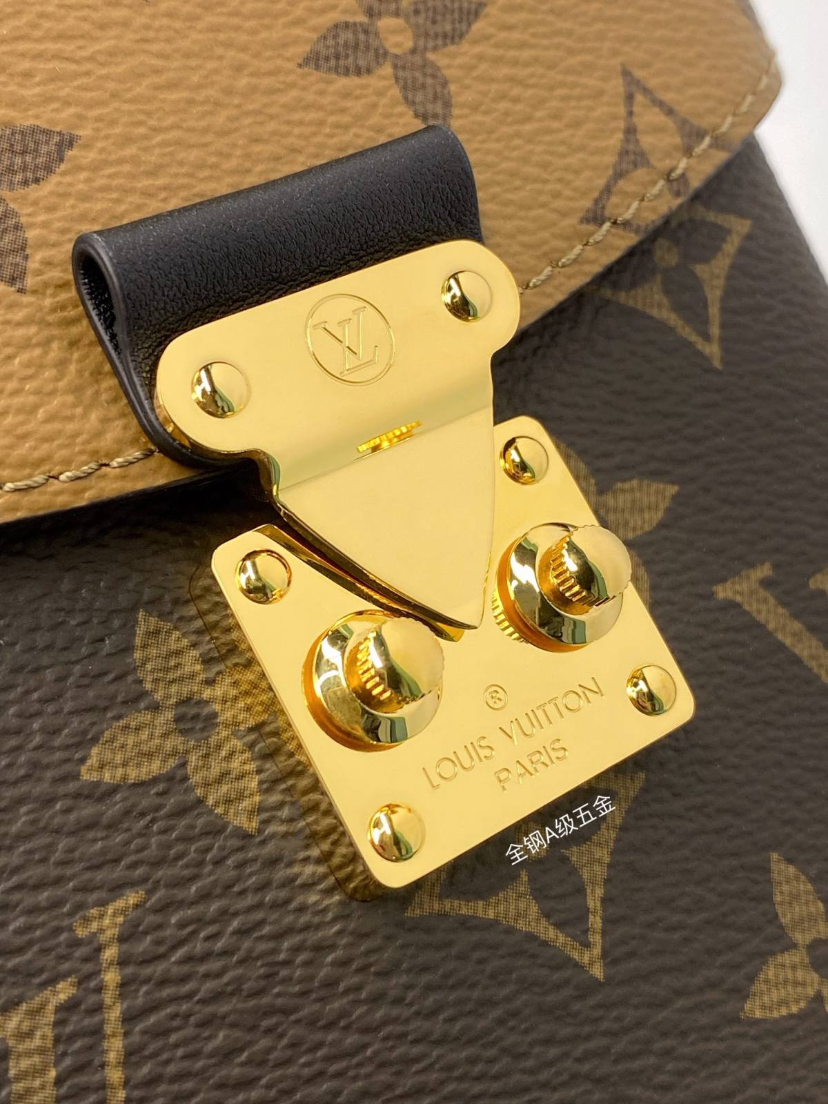 Ellebag’s Replica Artistry: Louis Vuitton CAMERA BOX Handbag (M82465) – Monogram and Monogram Reverse Canvas-ఉత్తమ నాణ్యత నకిలీ లూయిస్ విట్టన్ బ్యాగ్ ఆన్‌లైన్ స్టోర్, రెప్లికా డిజైనర్ బ్యాగ్ రు