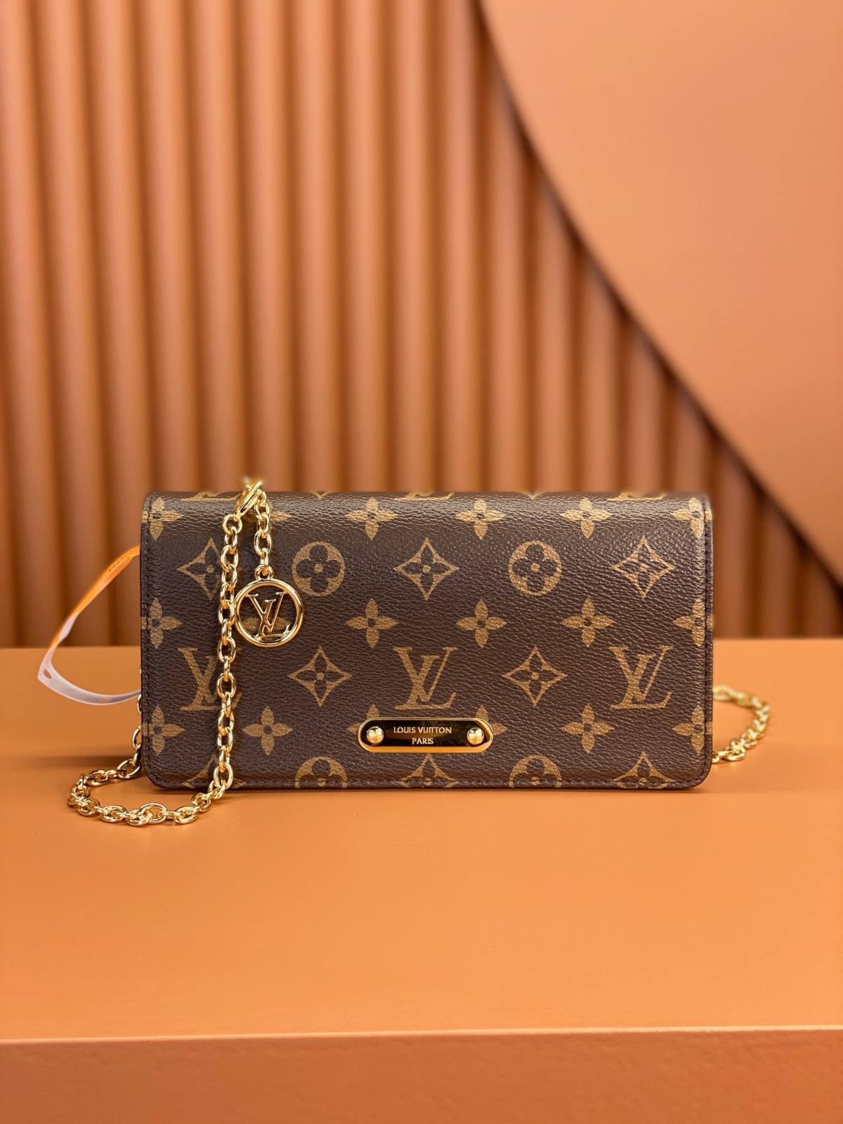 Ellebag’s Replica Mastery: Louis Vuitton Wallet On Chain Lily (M82509) – Featuring Monogram Circle Pendant-ʻOi aku ka maikaʻi o ka ʻeke Louis Vuitton ʻeke hoʻopunipuni ma ka hale kūʻai pūnaewele, ʻeke hoʻolālā kope ru