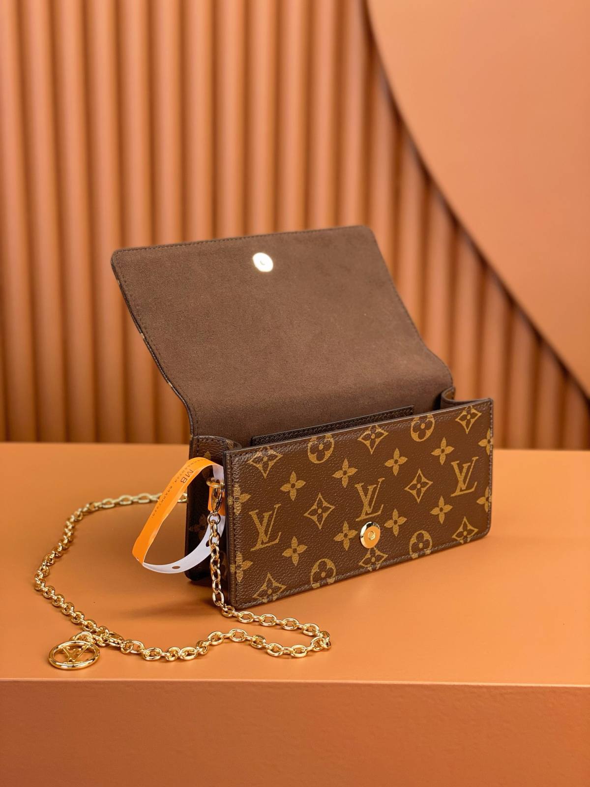 Ellebag’s Replica Mastery: Louis Vuitton Wallet On Chain Lily (M82509) – Featuring Monogram Circle Pendant-Ti o dara ju Didara iro Louis Vuitton apo Online itaja, Ajọra onise apo ru