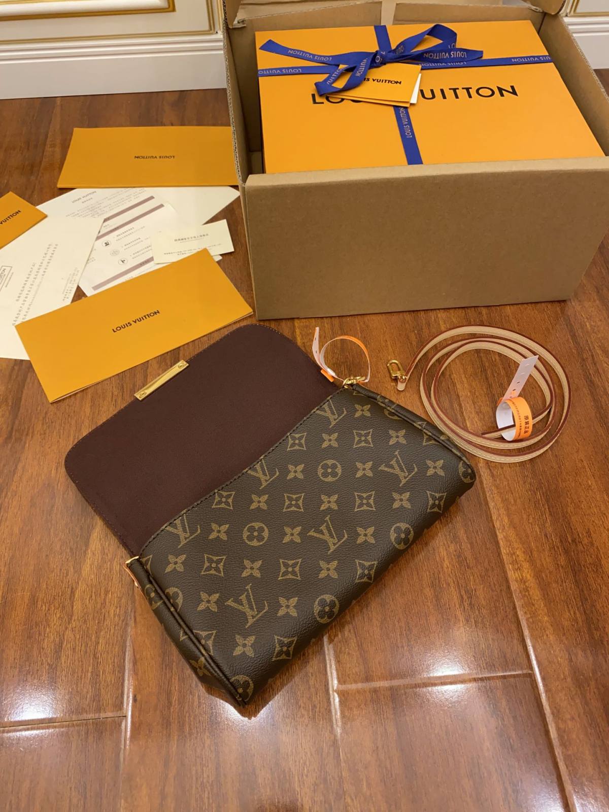 Ellebag’s Replica Artistry: Louis Vuitton FAVORITE M40718 Monogram-En İyi Kalite Sahte Louis Vuitton Çanta Online Mağazası, Çoğaltma tasarımcı çanta ru