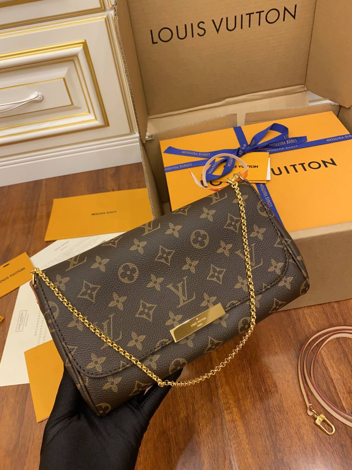 Ellebag’s Replica Artistry: Louis Vuitton FAVORITE M40718 Monogram-Best Quality Fake Louis Vuitton Bag Online Store, Replica designer bag ru