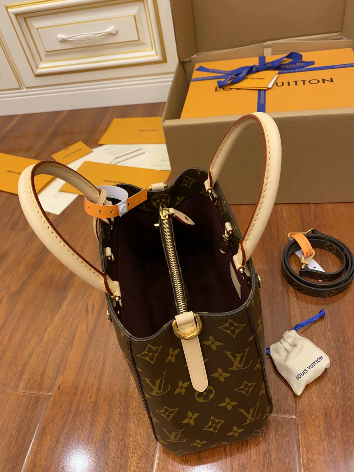 Ellebag’s Replica Mastery: Louis Vuitton MONTAIGNE BB Handbag (M41055) Monogram Canvas-Yakanakisa Hunhu Fake Louis Vuitton Bag Online Store, Replica dhizaini bag ru