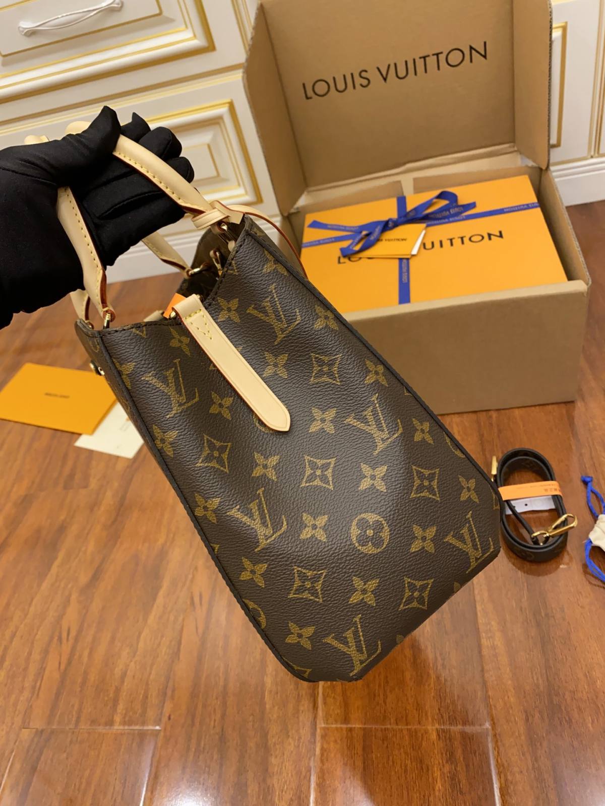 Ellebag’s Exquisite Replication: Louis Vuitton MONTAIGNE Medium Handbag (M41056) Monogram-Labing Maayo nga Kalidad nga Peke nga Louis Vuitton Bag Online Store, Replica designer bag ru