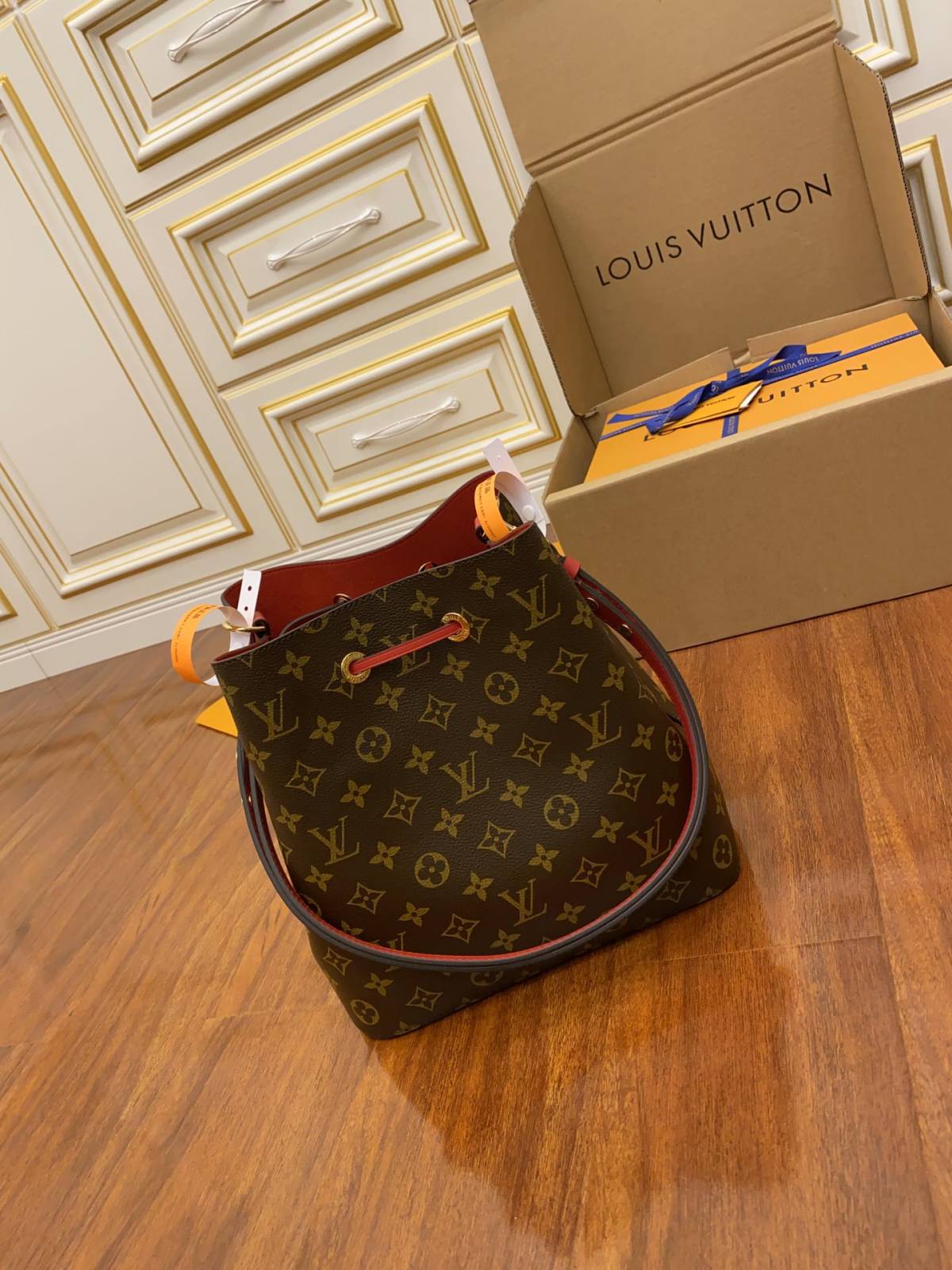 Ellebag Replica Craftsmanship: Louis Vuitton M44021 Red Gaston-Louis NeoNoe Bucket Bag Monogram-Zoo Zoo Fake Louis Vuitton Hnab Online Khw, Replica designer hnab ru