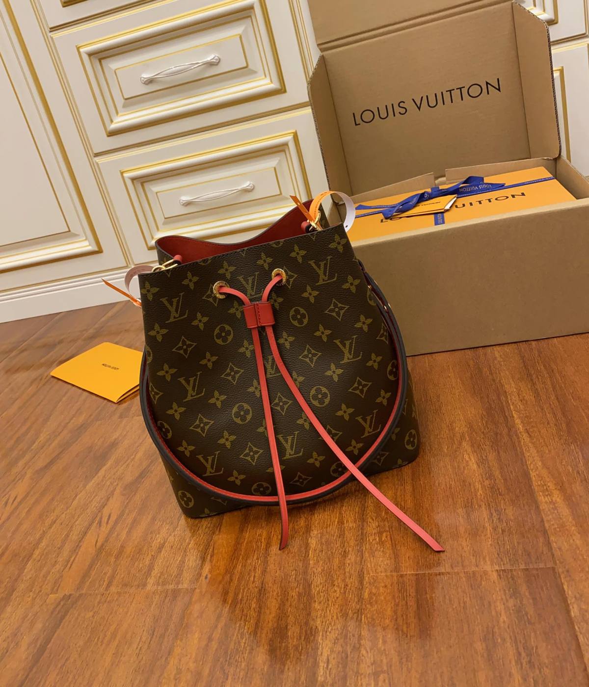 Ellebag Replica Craftsmanship: Louis Vuitton M44021 Red Gaston-Louis NeoNoe Bucket Bag Monogram-Kedai Dalam Talian Beg Louis Vuitton Palsu Kualiti Terbaik, Beg reka bentuk replika ru