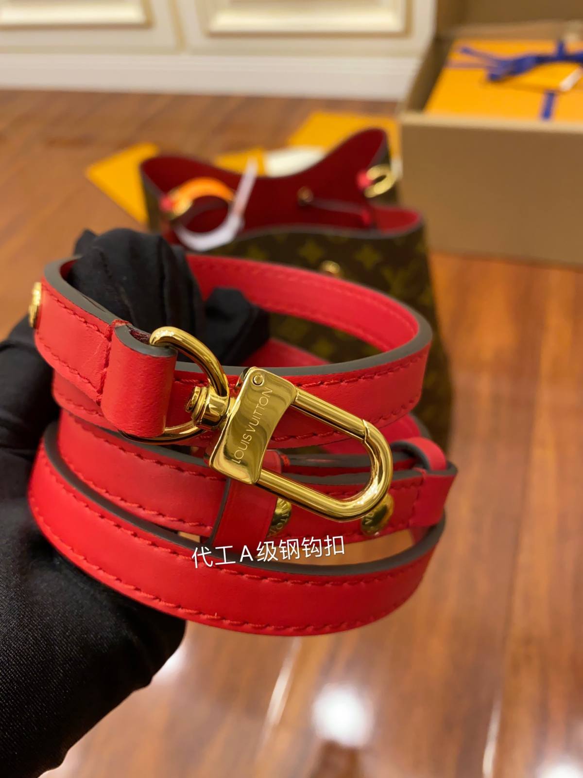 Ellebag Replica Craftsmanship: Louis Vuitton M44021 Red Gaston-Louis NeoNoe Bucket Bag Monogram-အရည်အသွေးအကောင်းဆုံးအတု Louis Vuitton Bag အွန်လိုင်းစတိုး၊ ပုံစံတူဒီဇိုင်နာအိတ် ru