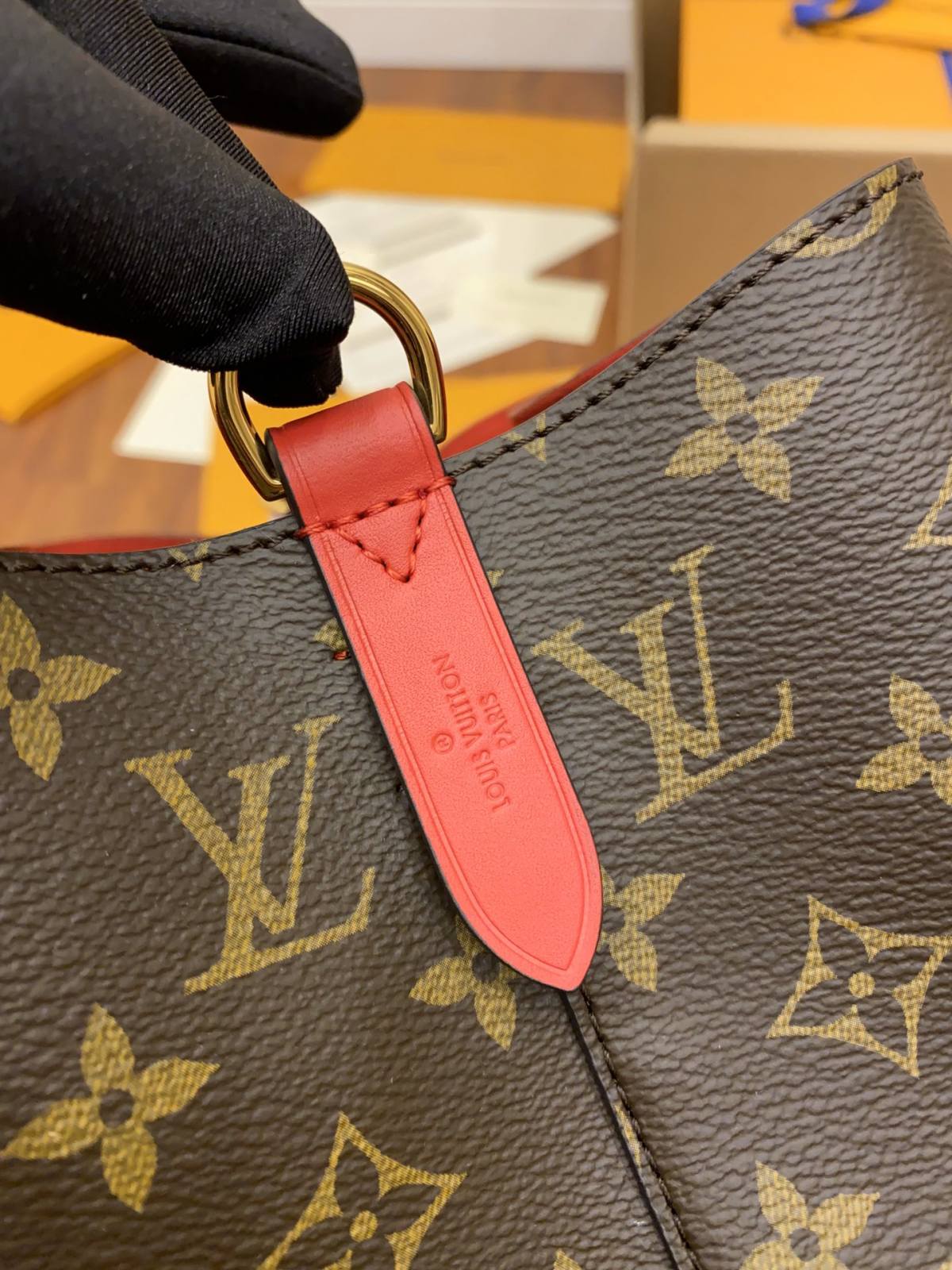 Ellebag Replica Craftsmanship: Louis Vuitton M44021 Red Gaston-Louis NeoNoe Bucket Bag Monogram-Tulaga sili ona lelei Fake Louis Vuitton Bag Faleoloa i luga ole laiga, Replica designer bag ru