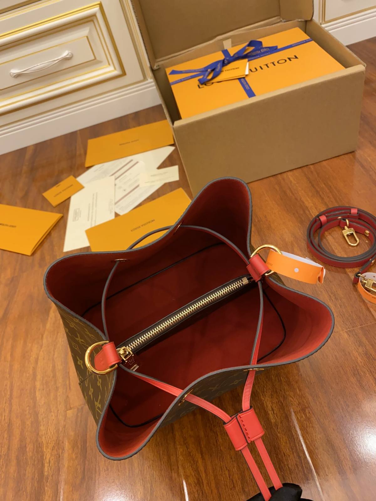 Ellebag Replica Craftsmanship: Louis Vuitton M44021 Red Gaston-Louis NeoNoe Bucket Bag Monogram-Best Quality Fake Louis Vuitton Bag Online Store, Replica designer bag ru