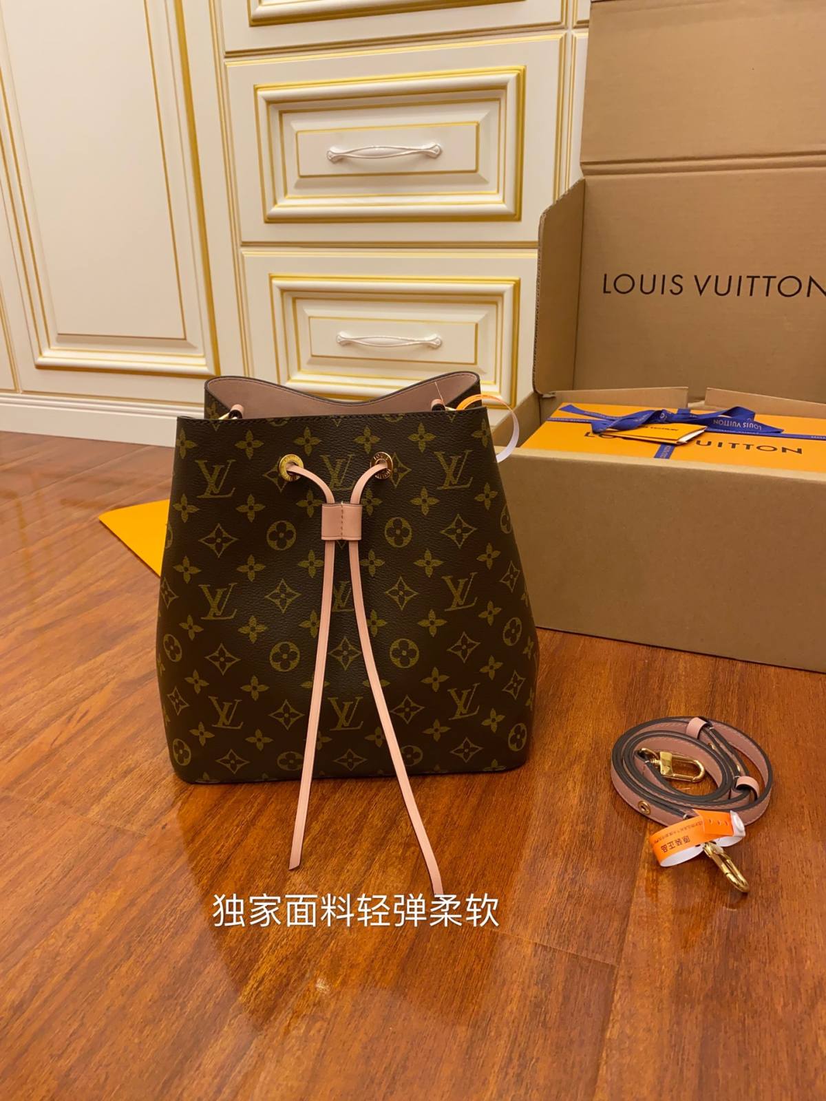 Ellebag Replica Precision: Louis Vuitton M44022 Cherry Blossom Pink Gaston-Louis NeoNoe Bucket Bag Monogram-Best Quality Replica designer Bag factory in China