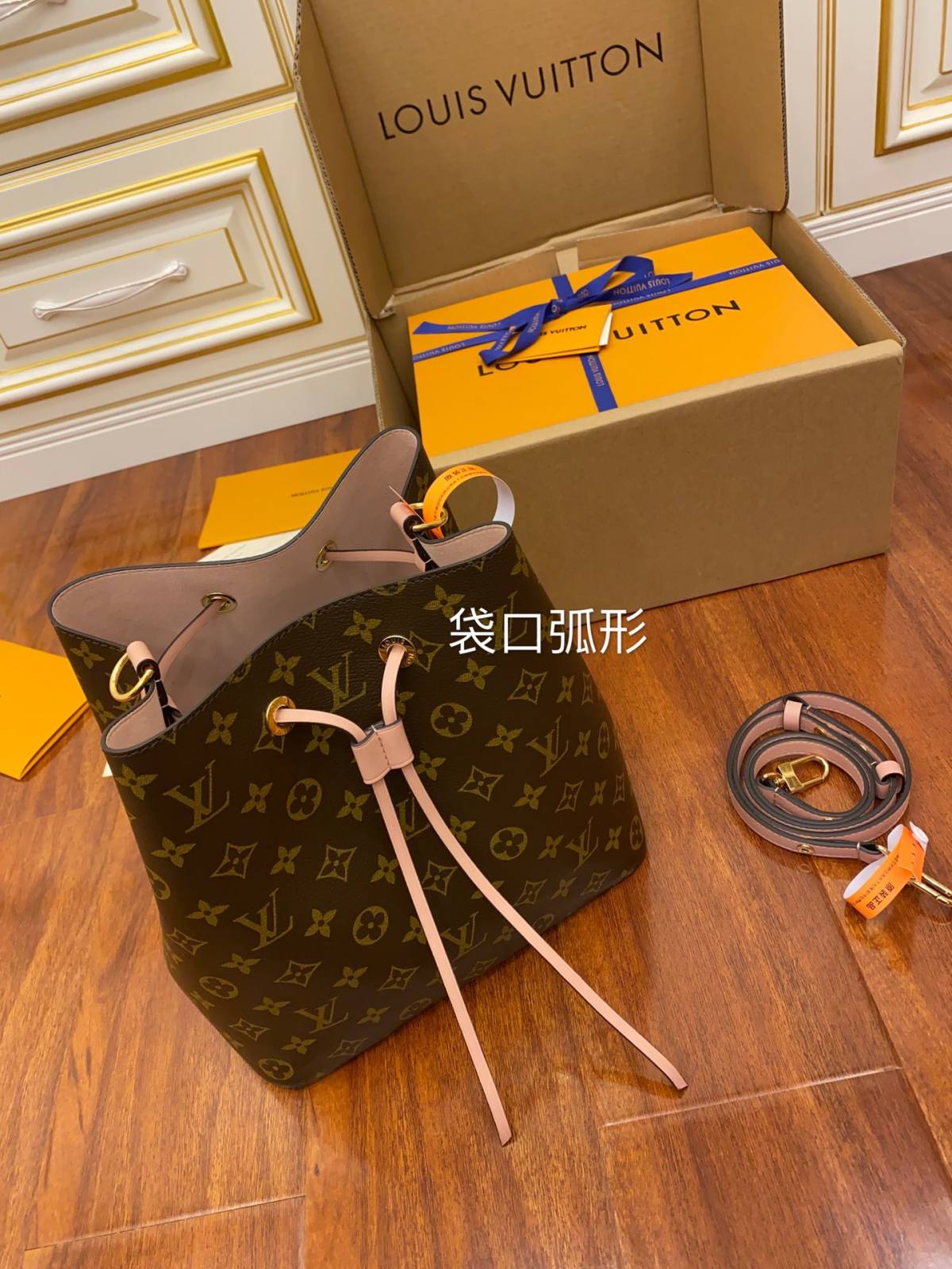 Ellebag Replica Precision: Louis Vuitton M44022 Cherry Blossom Pink Gaston-Louis NeoNoe Bucket Bag Monogram-Best Quality Replica designer Bag factory in China