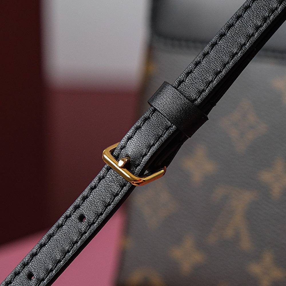 Ellebag’s Replica Excellence: Louis Vuitton LOCK BB Handbag (M44141) Black-Tulaga sili ona lelei Fake Louis Vuitton Bag Faleoloa i luga ole laiga, Replica designer bag ru