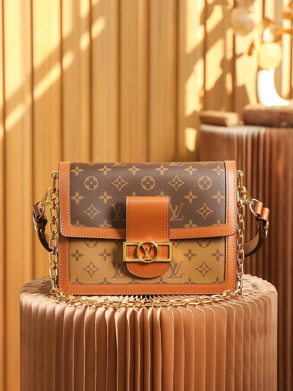 Ellebag’s Replica Craftsmanship: Louis Vuitton DAUPHINE Handbag (M44391)-Լավագույն որակի կեղծ Louis Vuitton պայուսակների առցանց խանութ, Replica դիզայներական պայուսակ ru