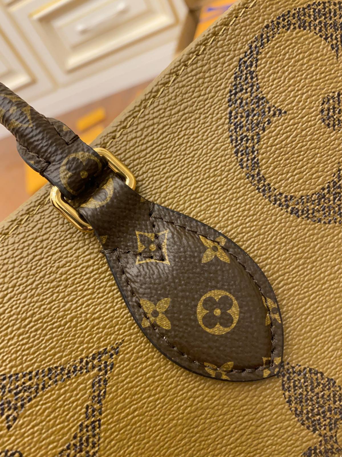 Ellebag’s Replica Precision: Louis Vuitton M44576 Monogram Long Shoulder Strap for Onthego Handbag-Best Quality Replica designer Bag factory in China