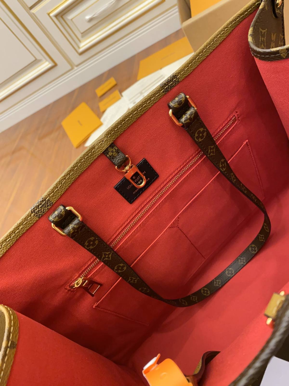 Ellebag’s Replica Precision: Louis Vuitton M44576 Monogram Long Shoulder Strap for Onthego Handbag-Best Quality Replica designer Bag factory in China