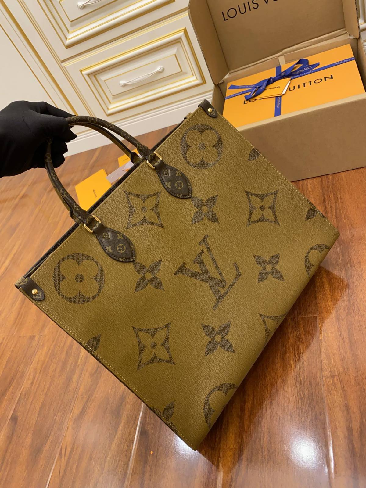 Ellebag’s Replica Precision: Louis Vuitton M44576 Monogram Long Shoulder Strap for Onthego Handbag-Best Quality Replica designer Bag factory in China