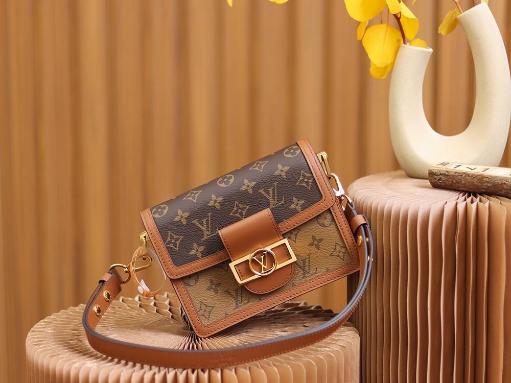 Ellebag’s Replica Artistry: Louis Vuitton DAUPHINE Handbag (M44580) Monogram-Labākās kvalitātes viltotās Louis Vuitton somas tiešsaistes veikals, dizaineru somas kopija ru