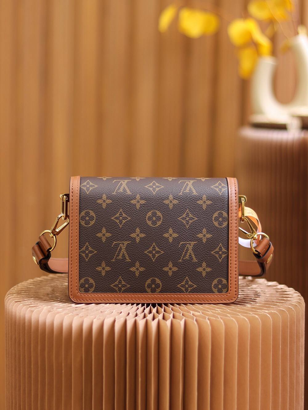 Ellebag’s Replica Artistry: Louis Vuitton DAUPHINE Handbag (M44580) Monogram-Best Quality Fake Louis Vuitton Bag Online Store, Replica designer bag ru