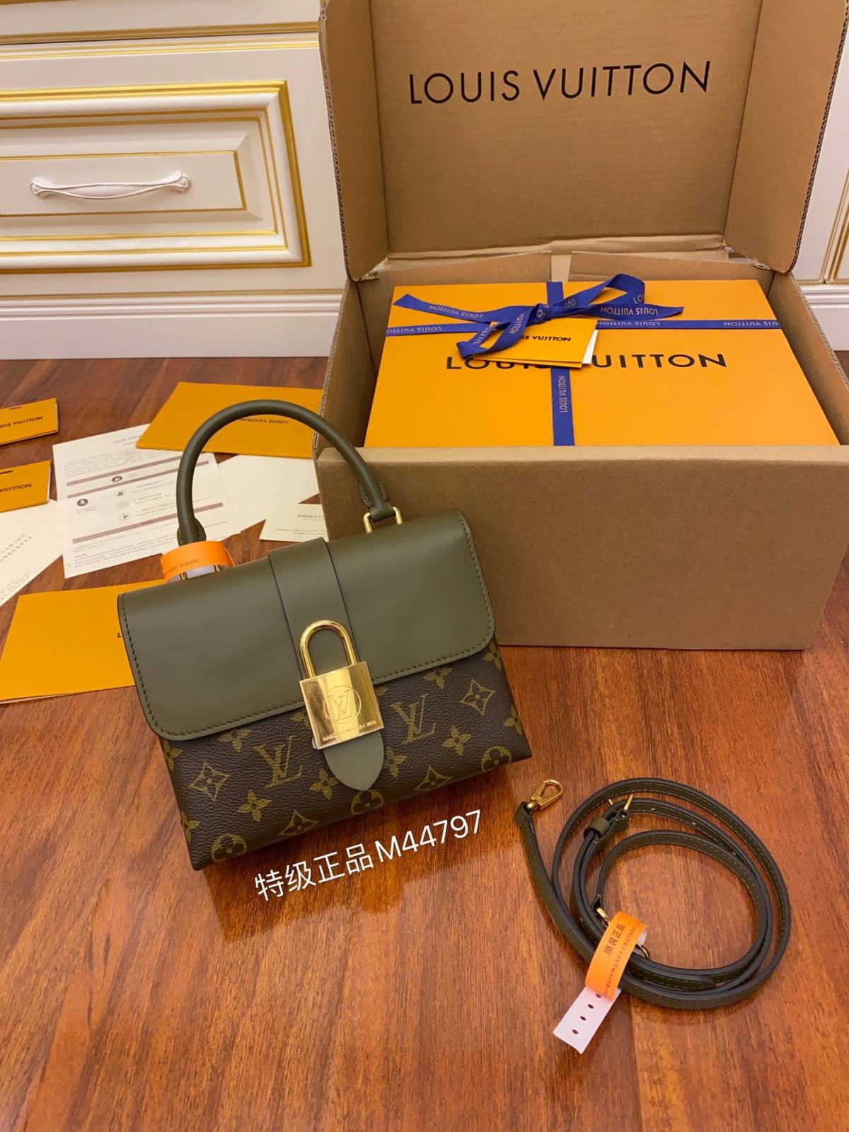 Ellebag’s Replica Precision: Louis Vuitton Lock BB Monogram Bag M44797-Negoziu in linea di borse Louis Vuitton falsi di migliore qualità, borsa di design di replica ru