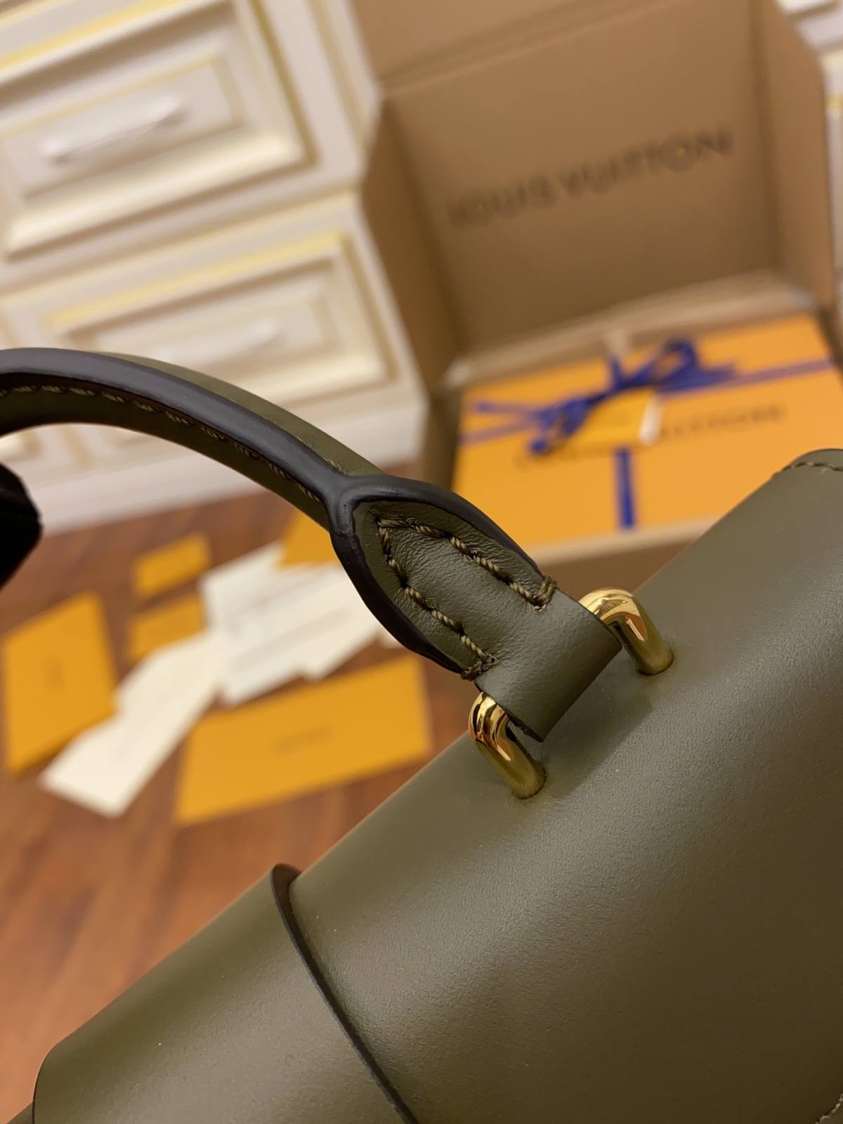 Ellebag’s Replica Precision: Louis Vuitton Lock BB Monogram Bag M44797-Best Quality Fake Louis Vuitton Bag Online Store, Replica designer bag ru