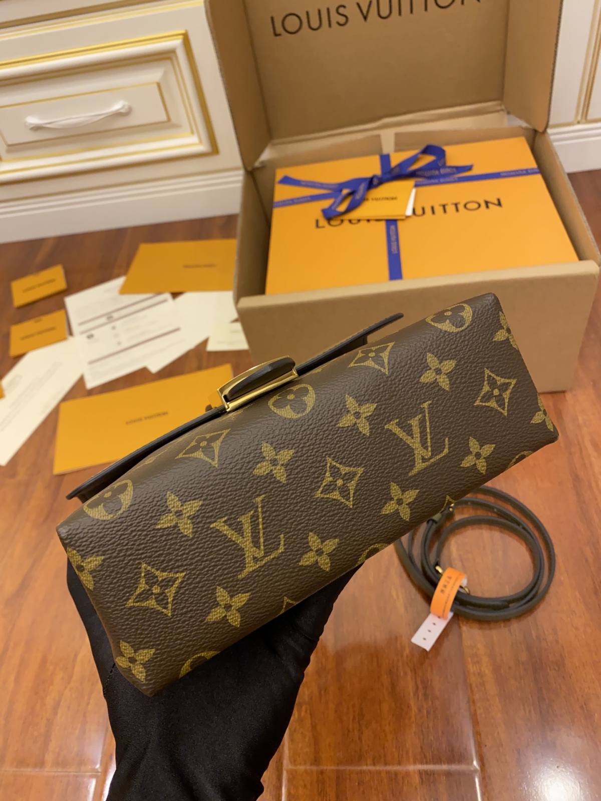 Ellebag’s Replica Precision: Louis Vuitton Lock BB Monogram Bag M44797-Negoziu in linea di borse Louis Vuitton falsi di migliore qualità, borsa di design di replica ru