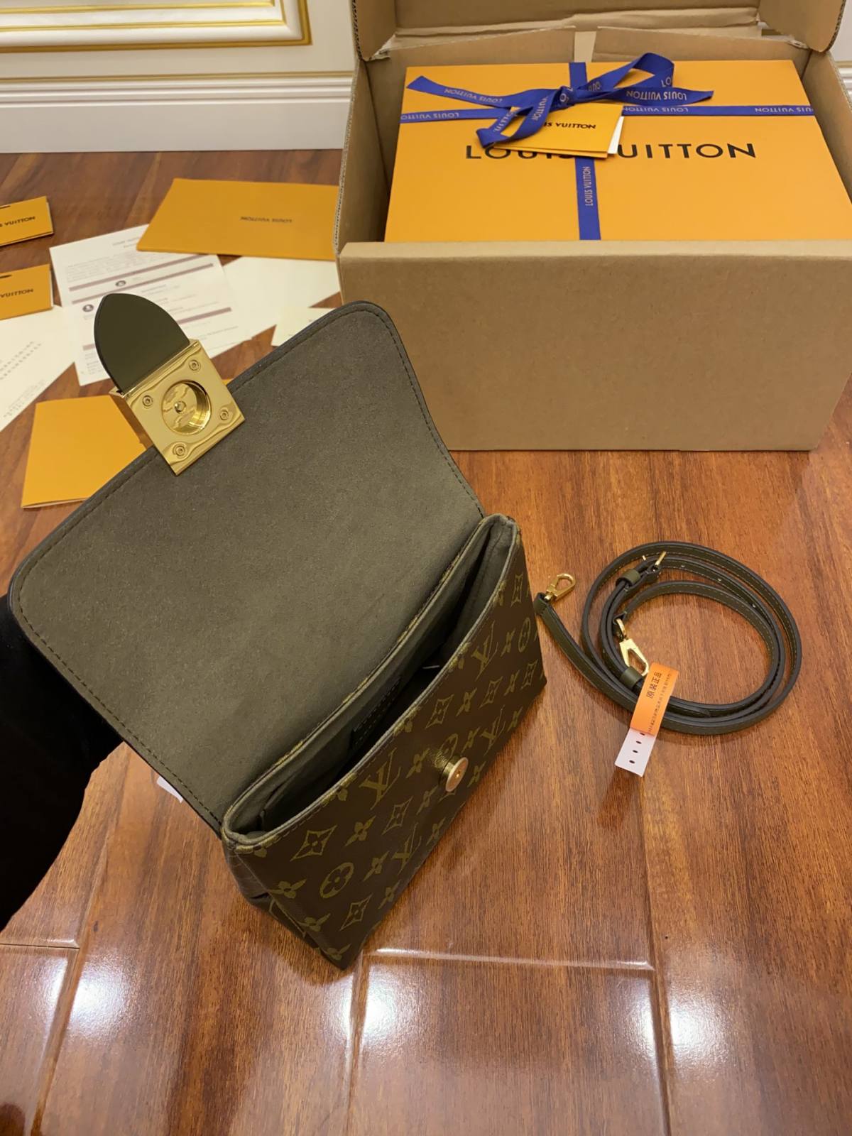 Ellebag’s Replica Precision: Louis Vuitton Lock BB Monogram Bag M44797-최고의 품질 가짜 루이비통 가방 온라인 스토어, 복제 디자이너 가방 ru